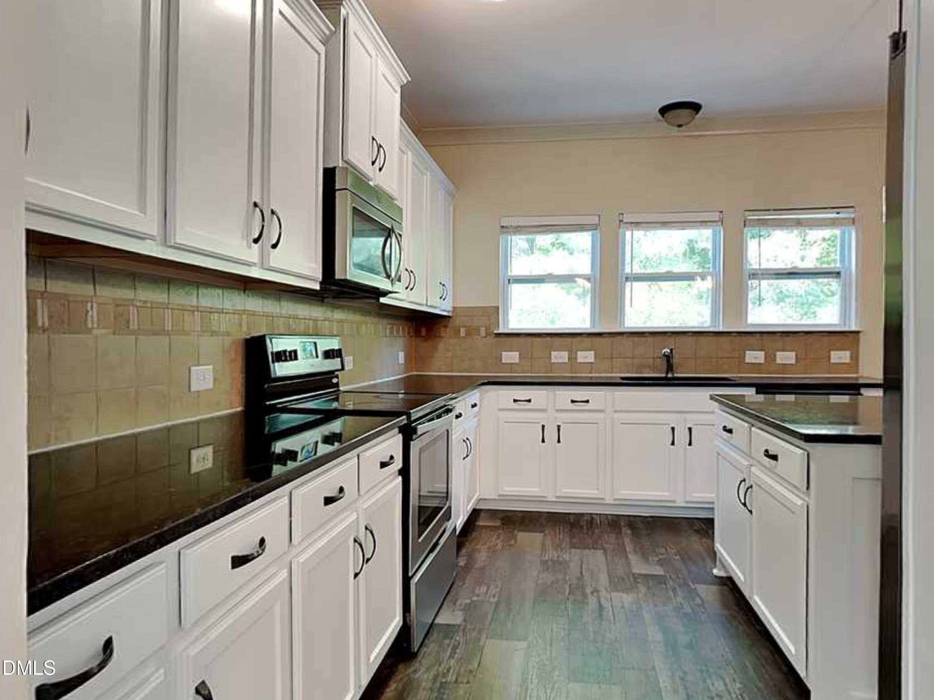 150 Blakeford Drive Property Photo 4
