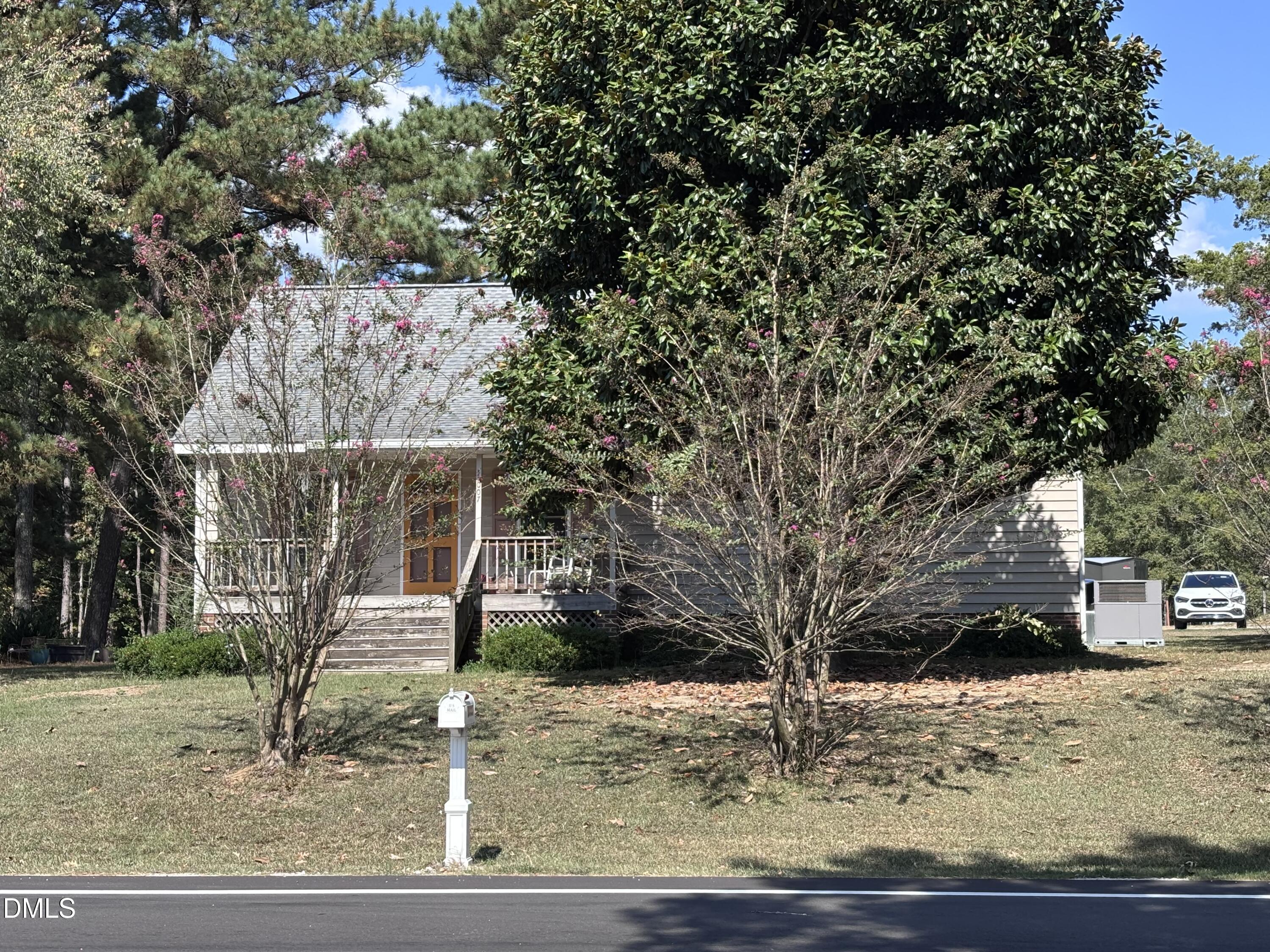 3007 S Smithfield Property Photo 1