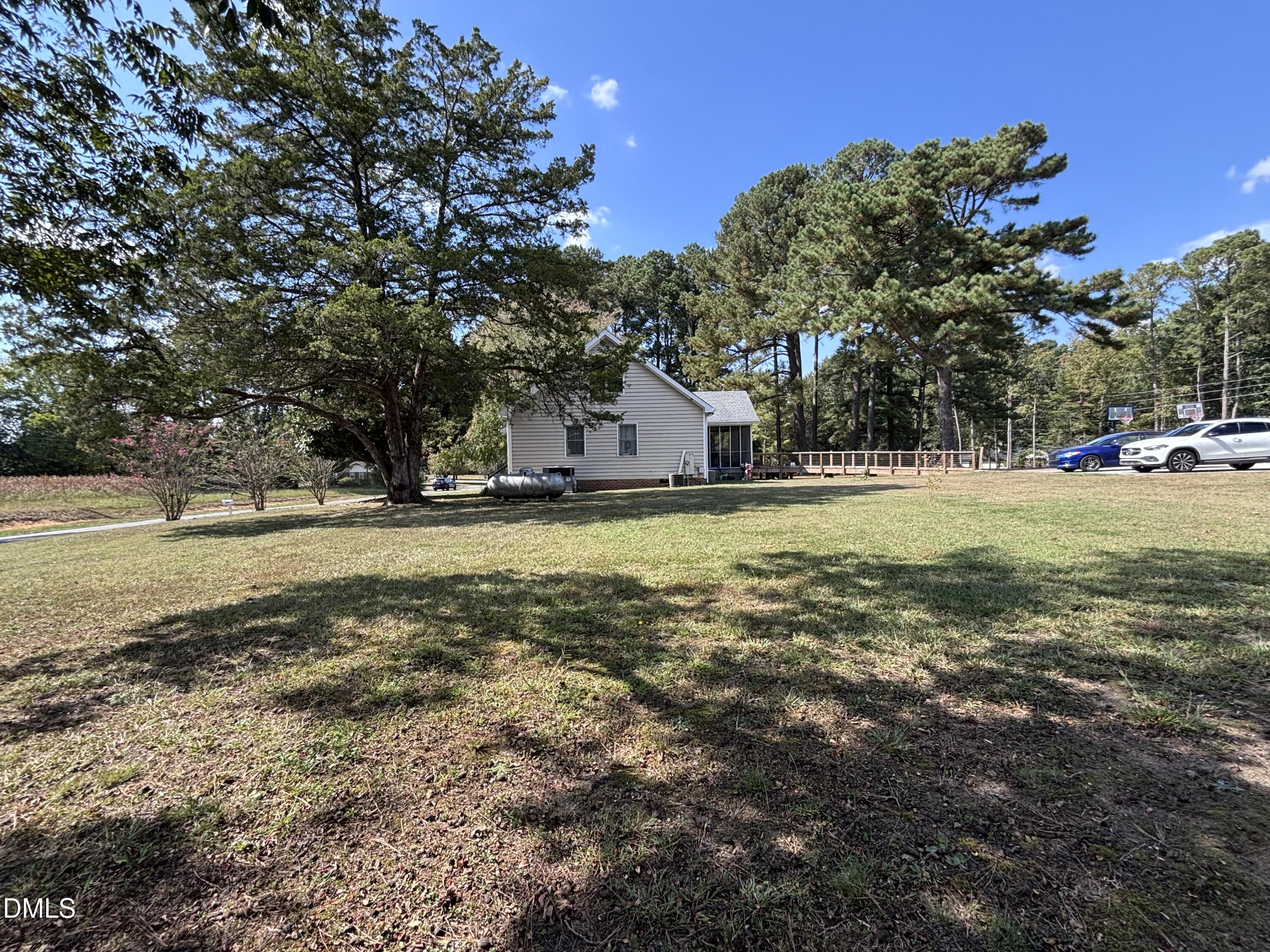 3007 S Smithfield Road Property Photo 9