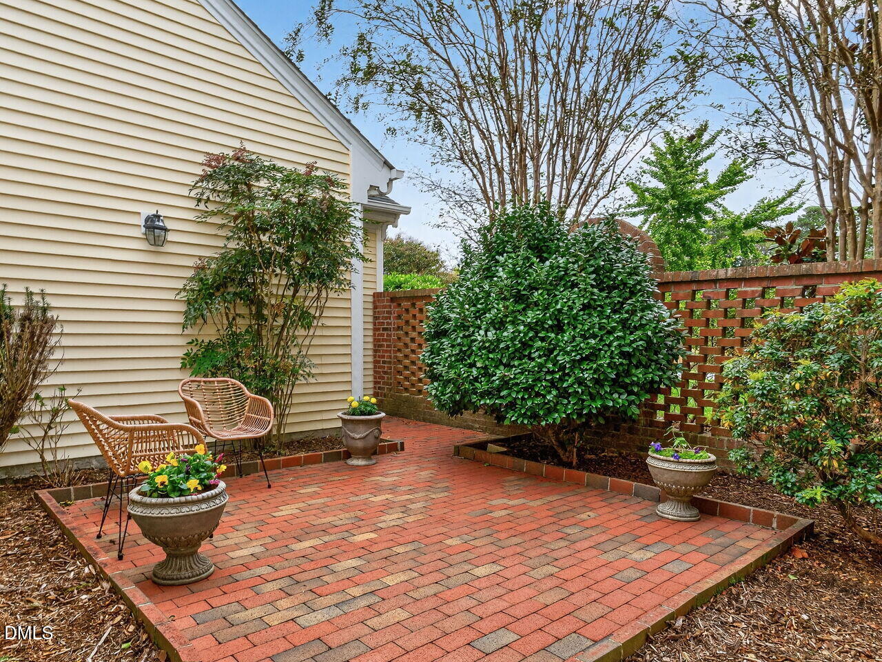 28 W Madison Property Photo 4