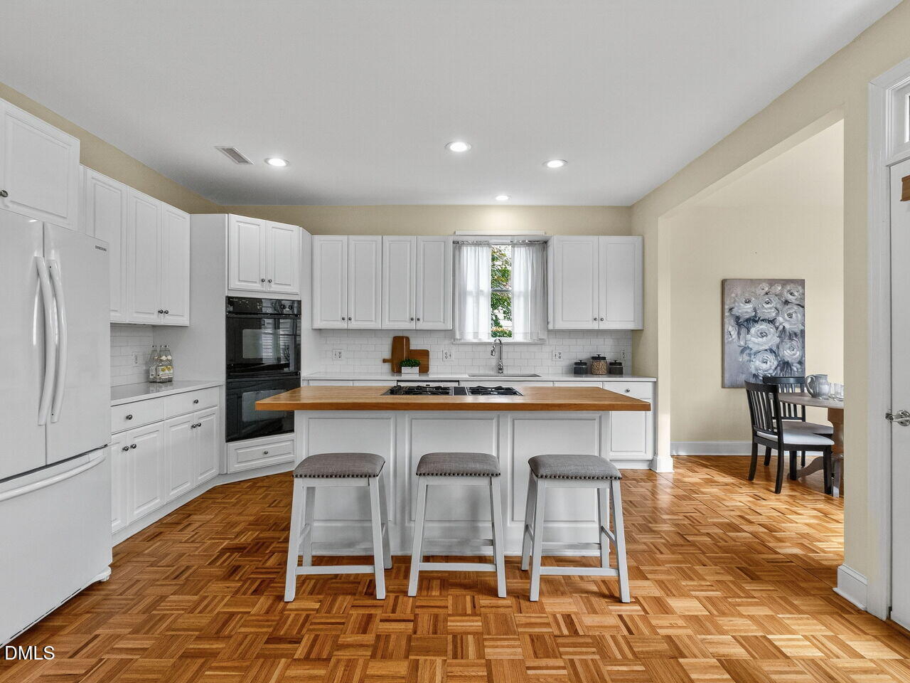 28 W Madison Property Photo 7