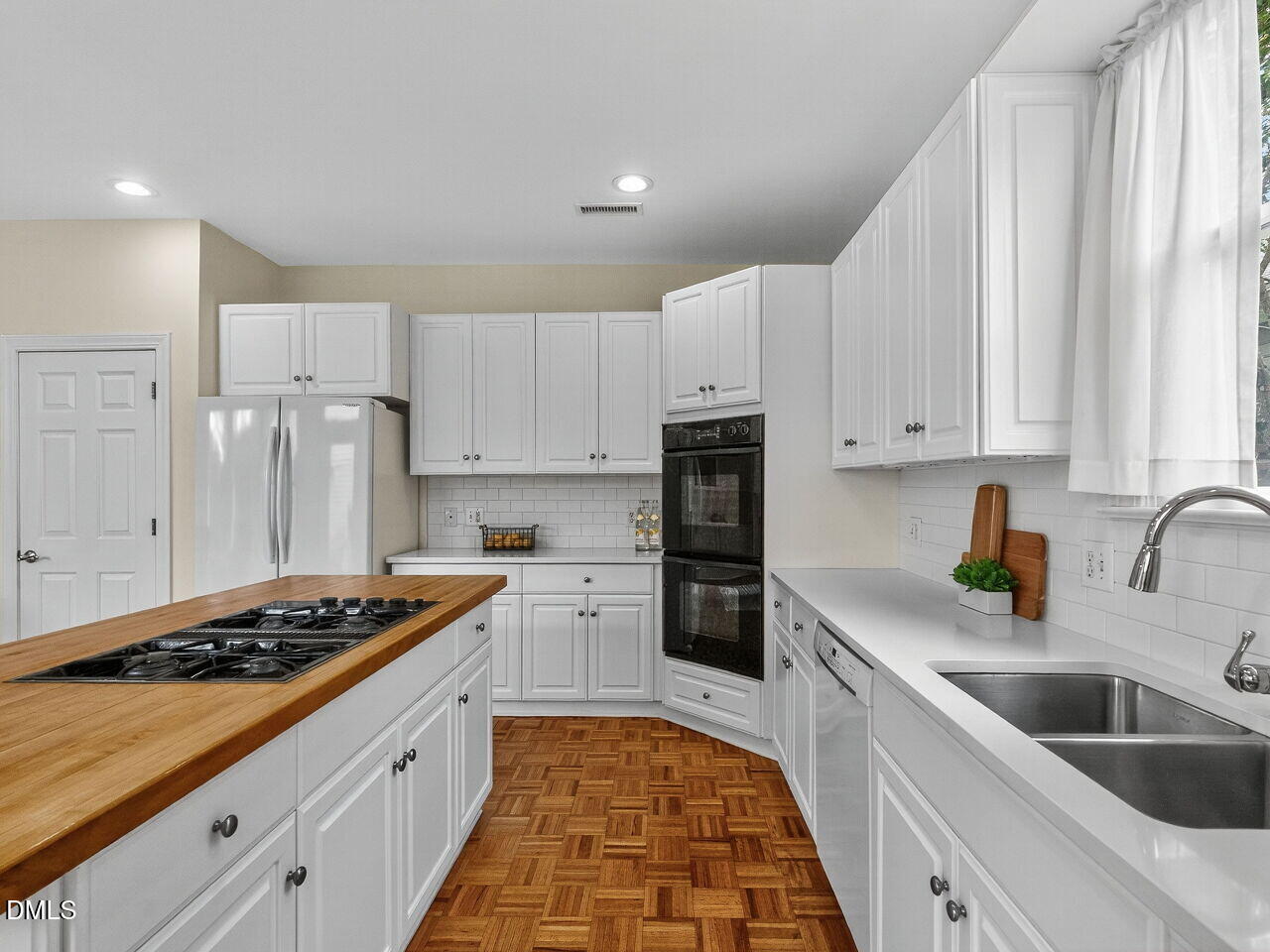 28 W Madison Property Photo 10