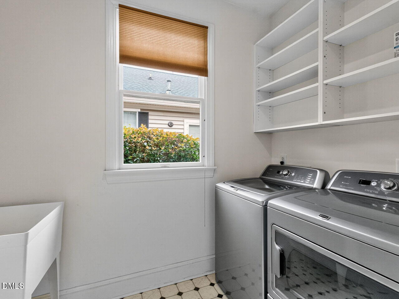 28 W Madison Property Photo 13