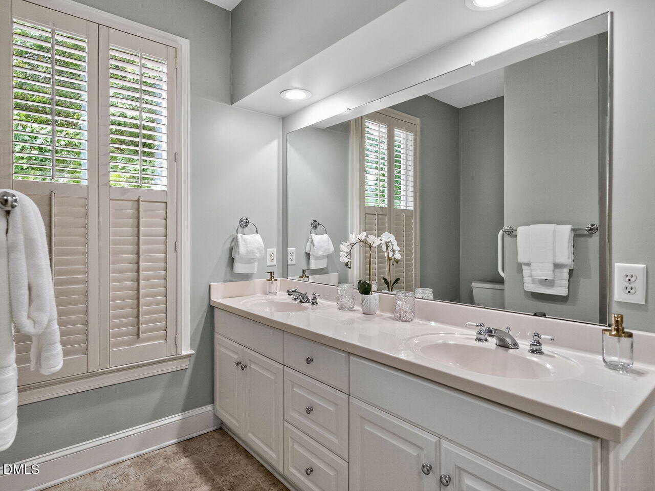 28 W Madison Property Photo 18