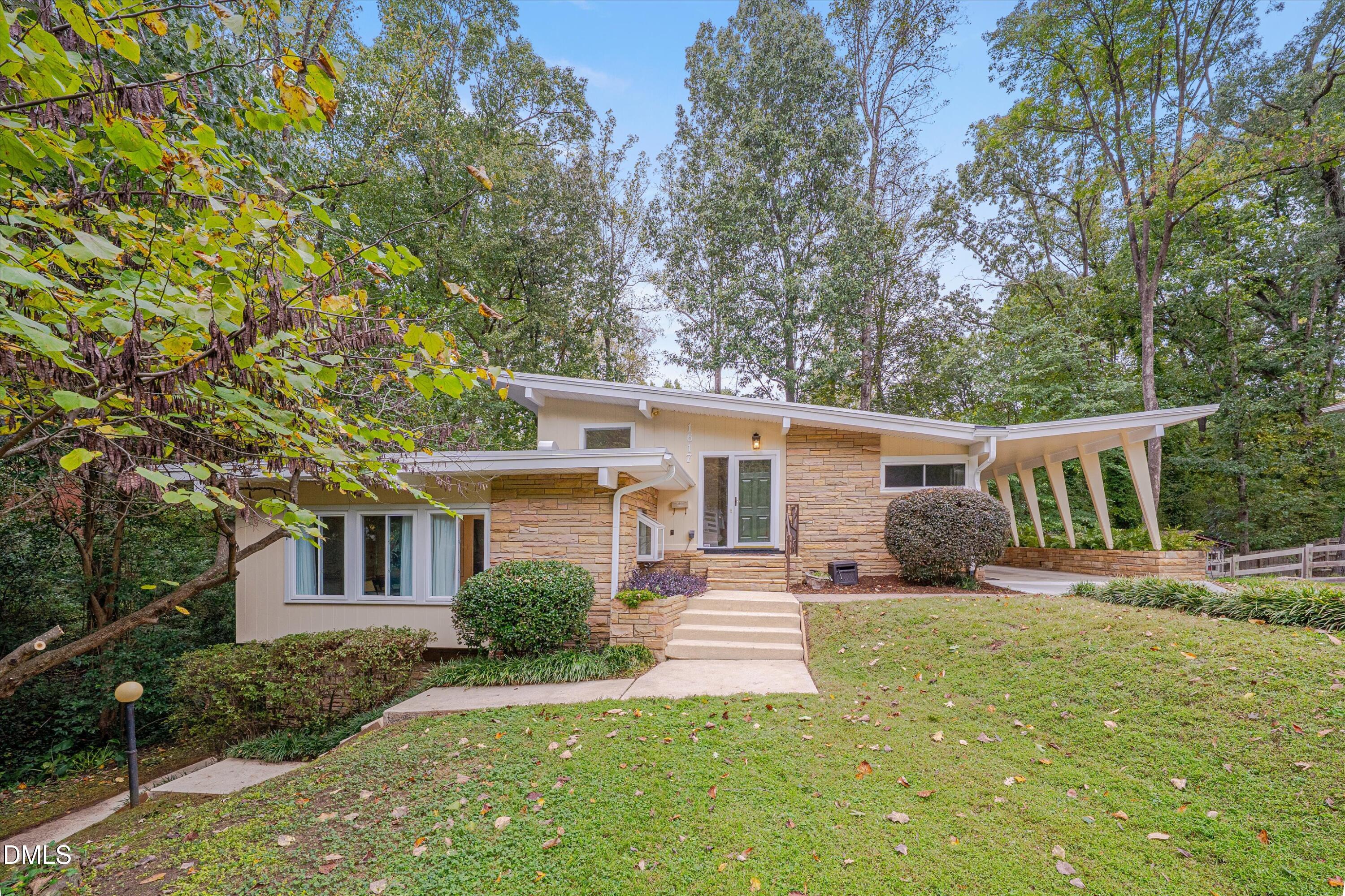 1617 Shawnee Street Property Photo 4