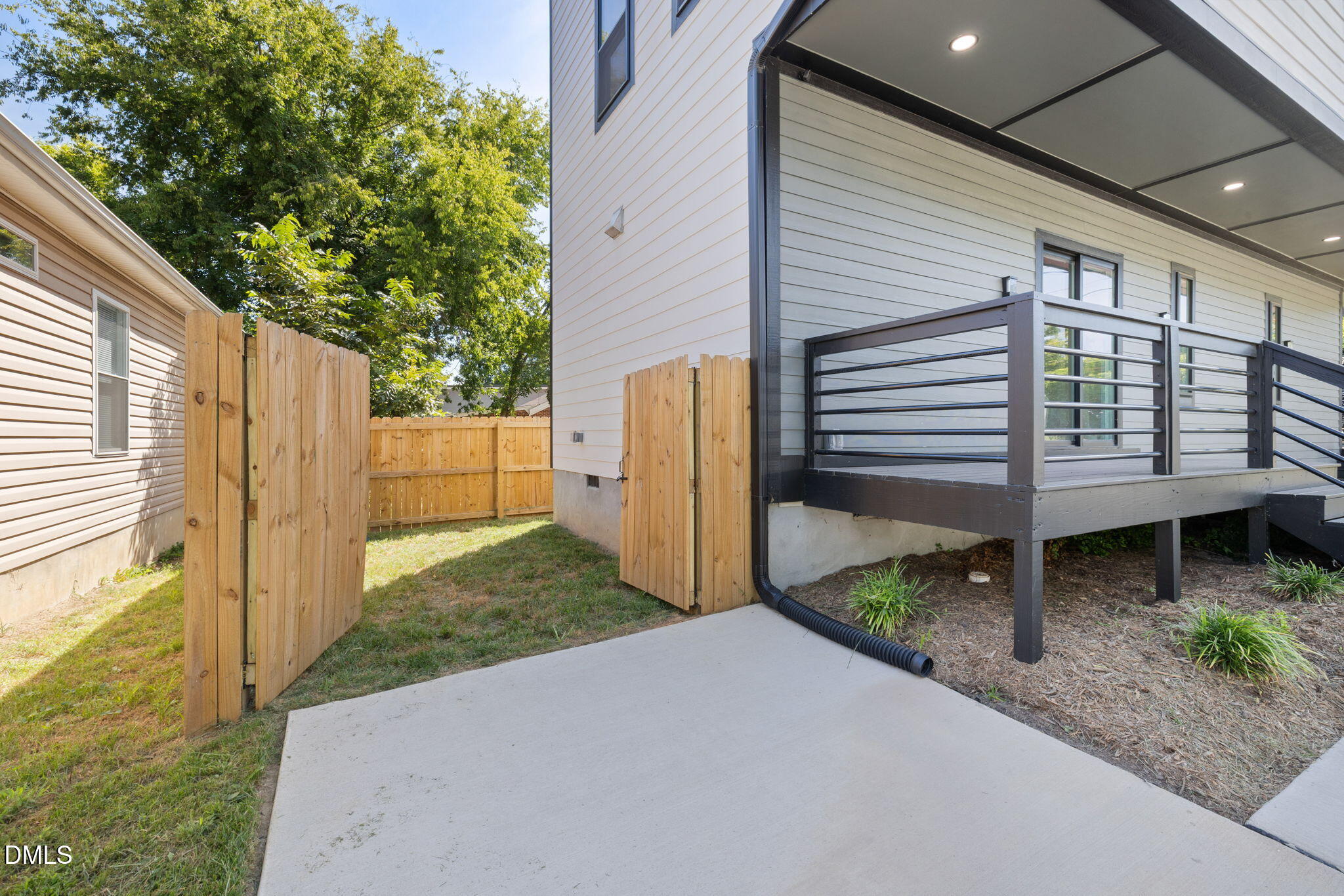 1101 Fairview Street Property Photo 5