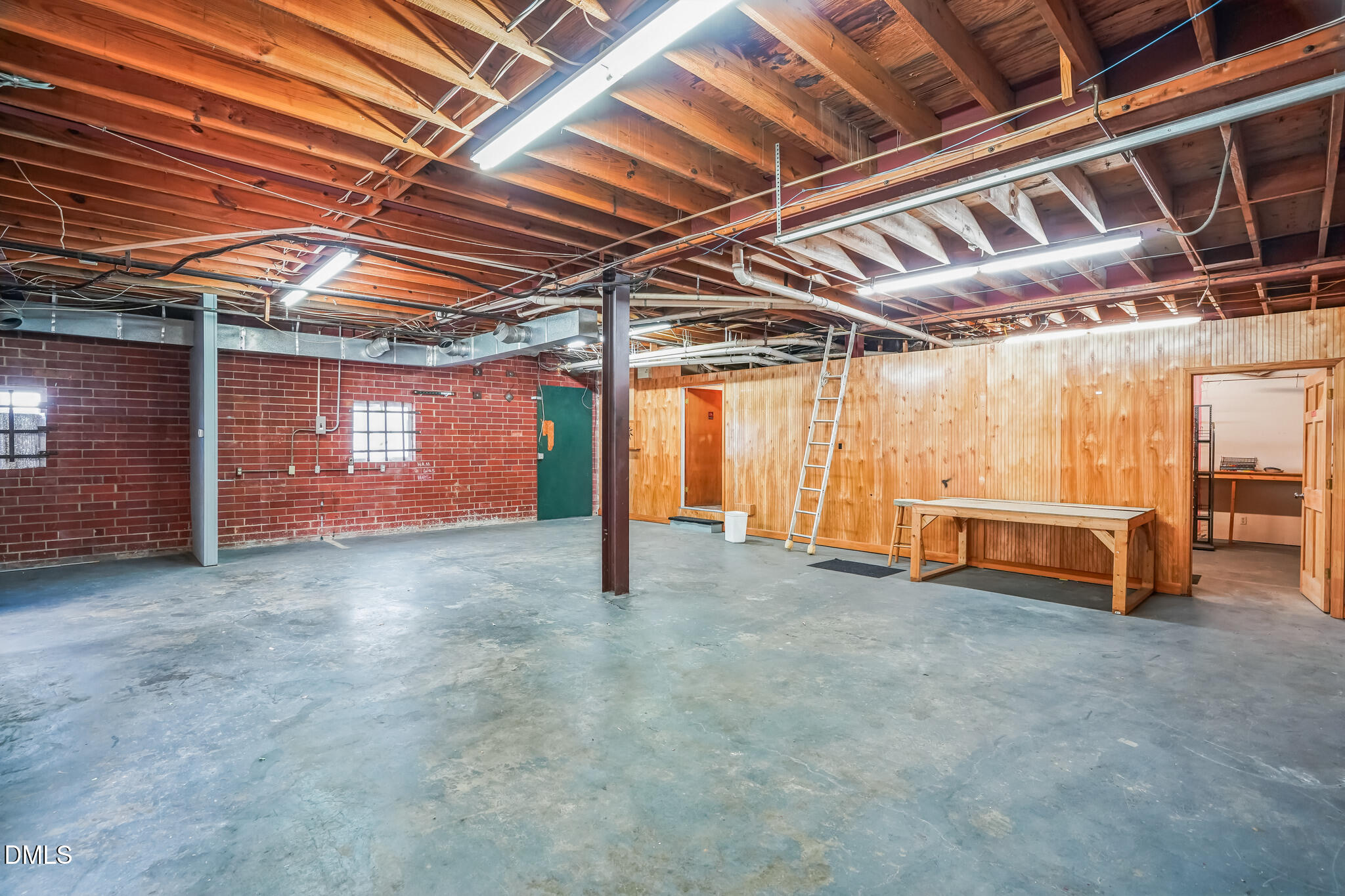 225 S Madison Boulevard Property Photo 17