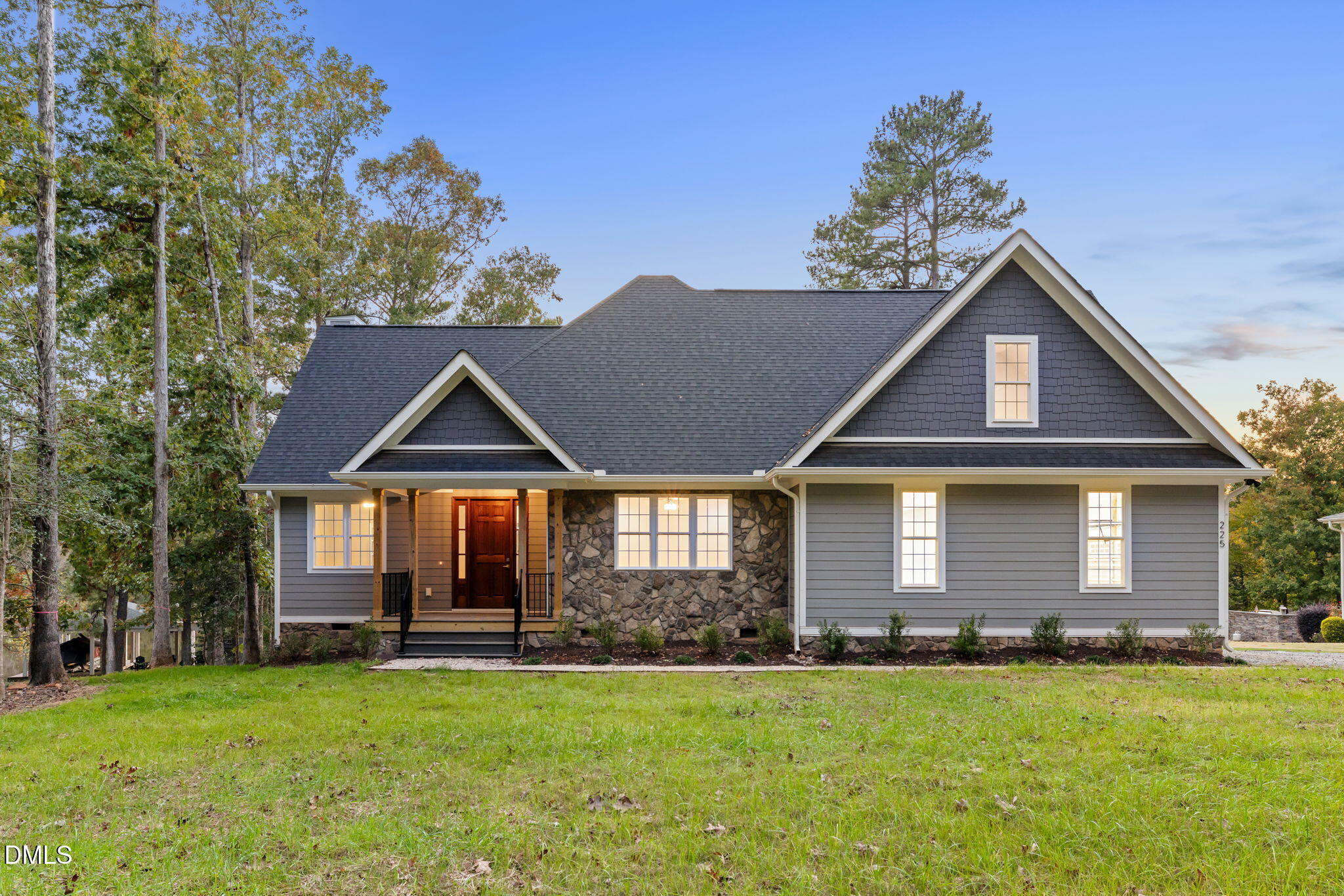 225 Roanoke Bend Property Photo 1