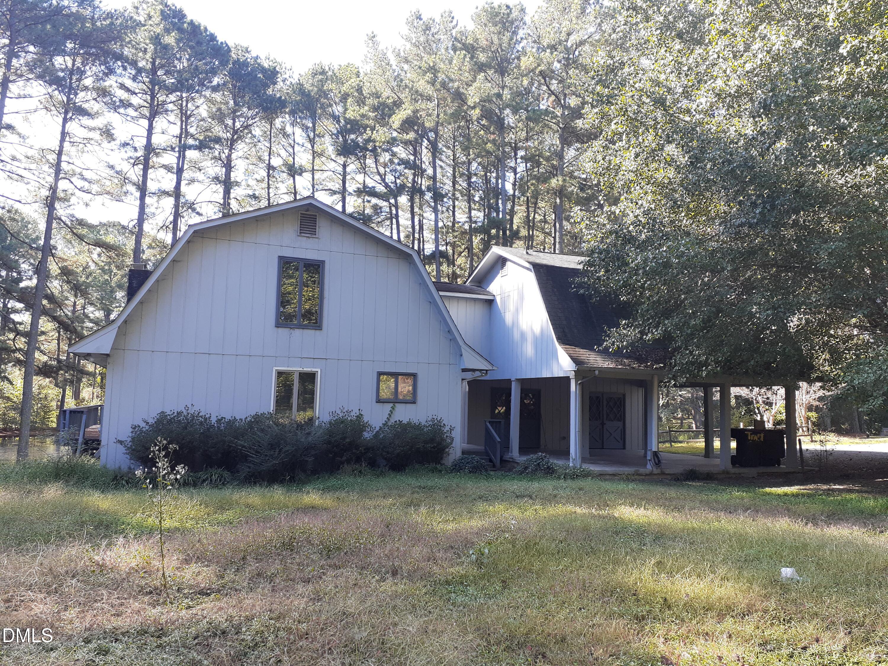1576 Munns Road Property Photo 1