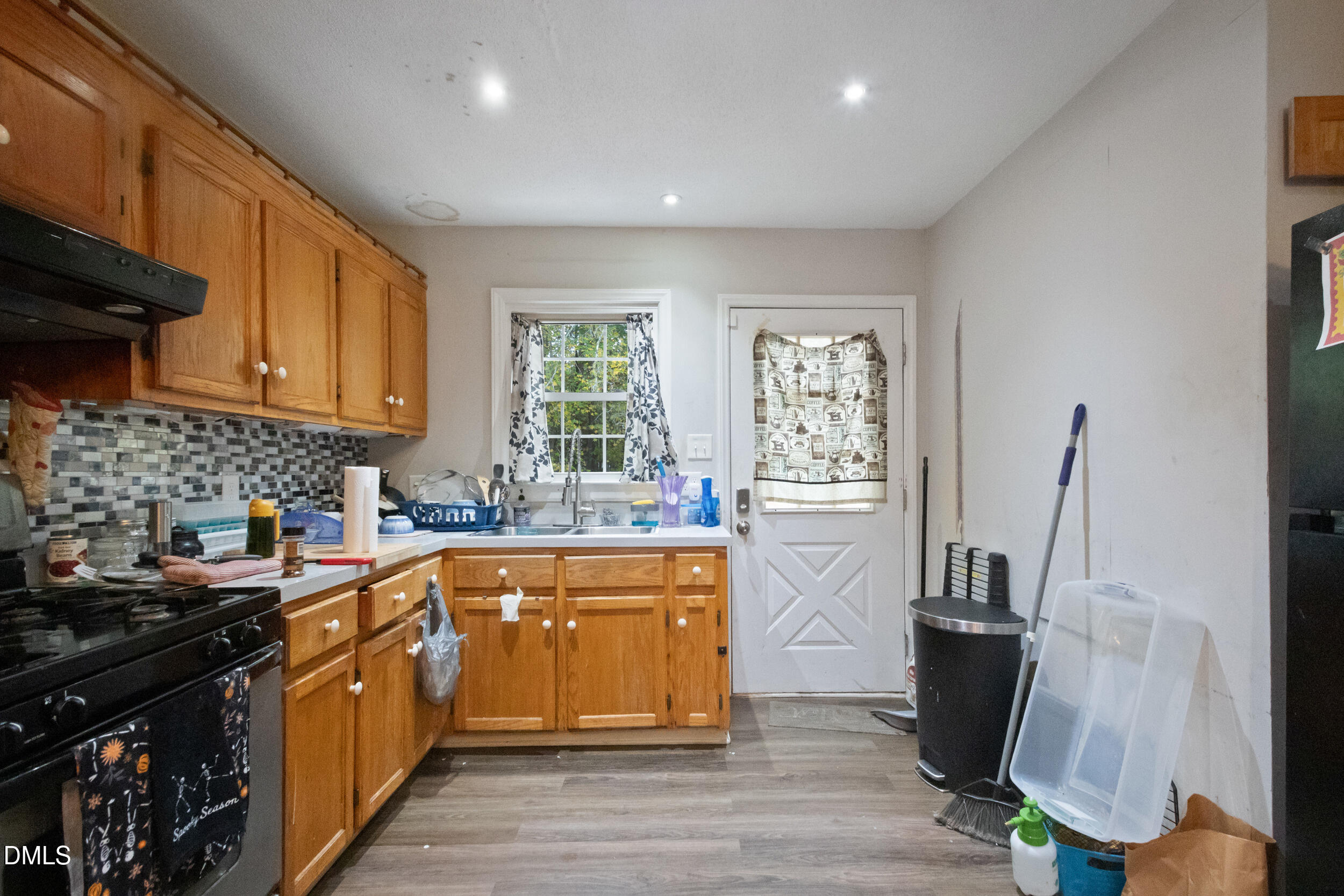 2930 Thomas Road Property Photo 2