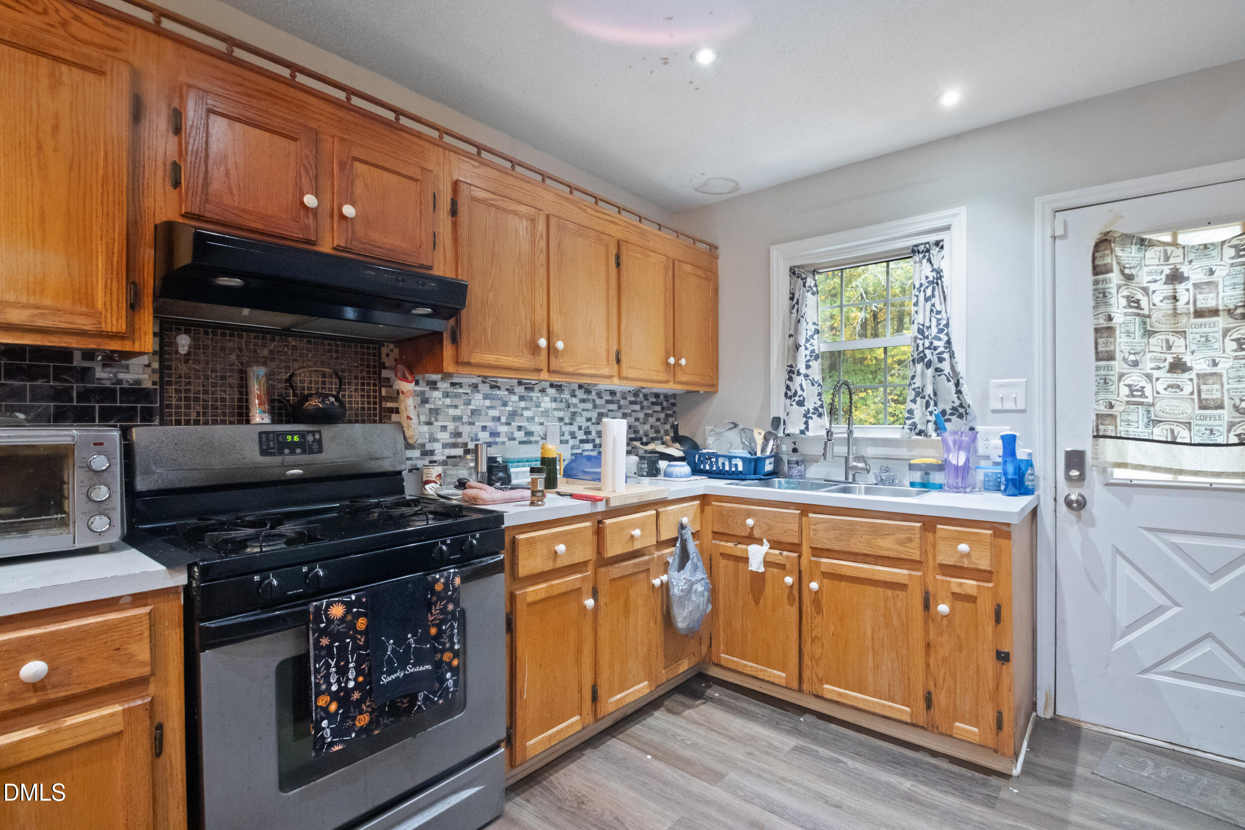2930 Thomas Road Property Photo 3