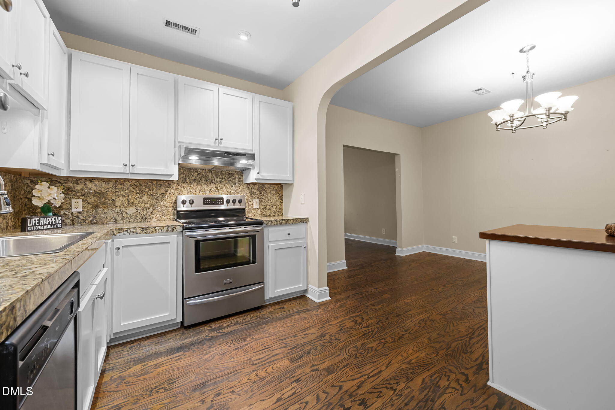 6423 New Market Way Property Photo 3