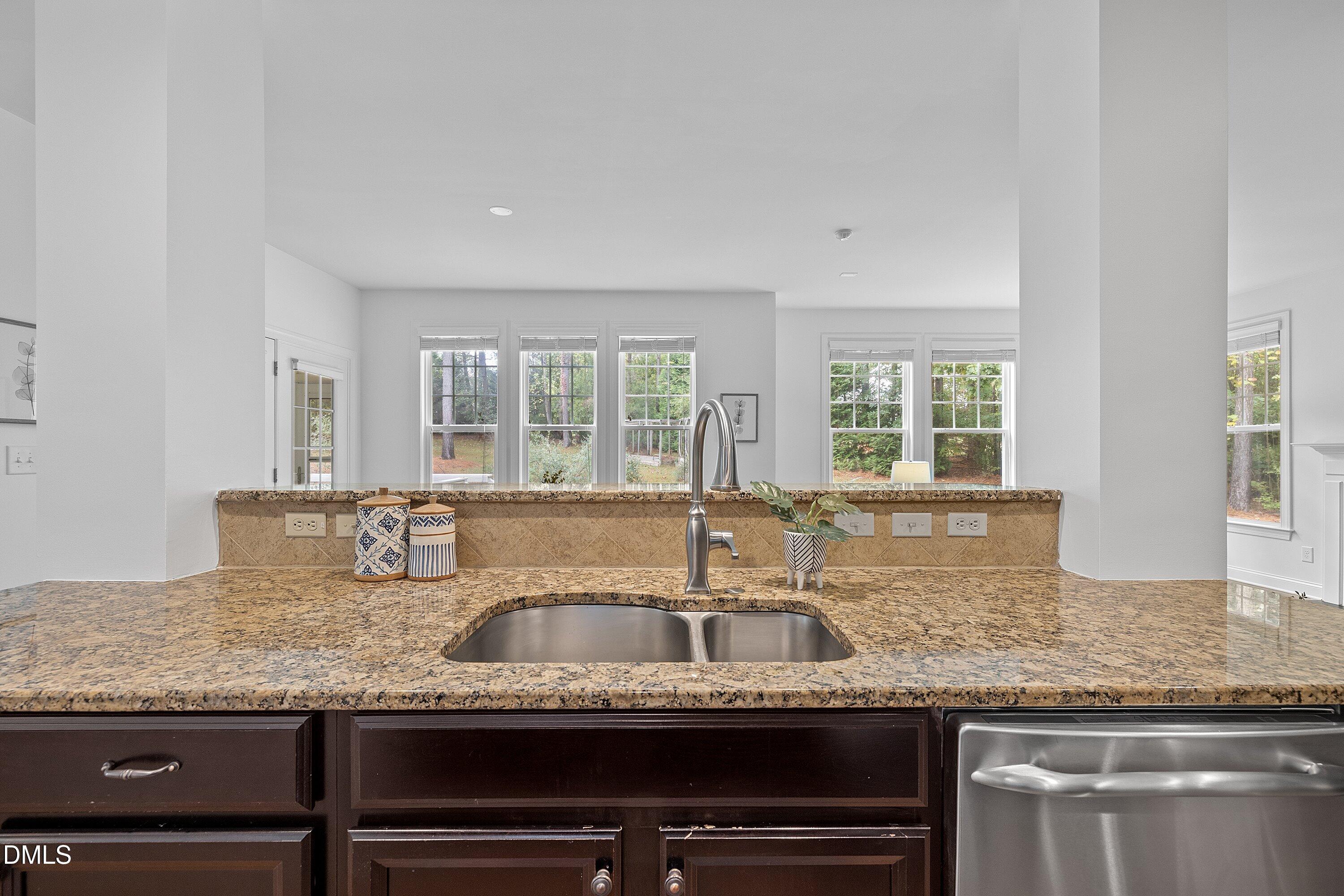 485 Legend Oaks Drive Property Photo 13