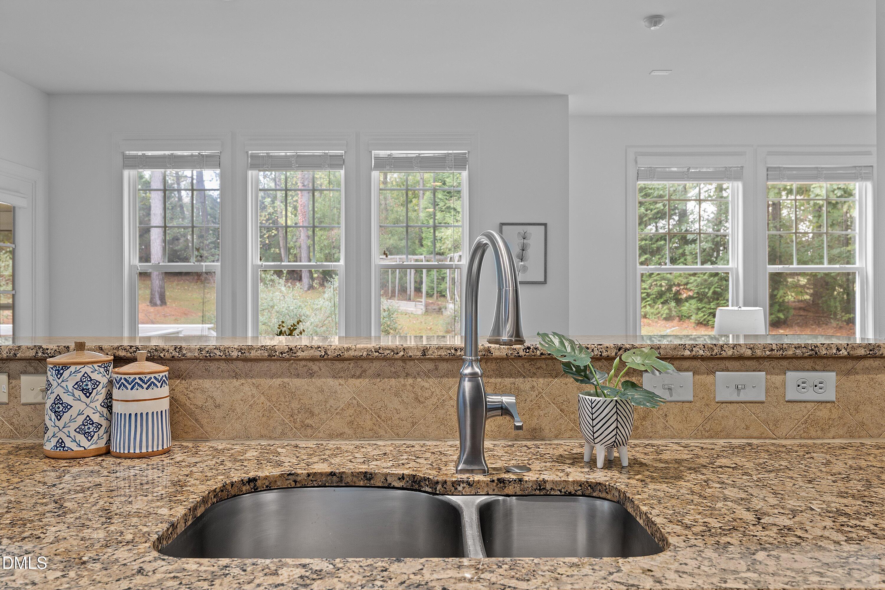 485 Legend Oaks Drive Property Photo 14