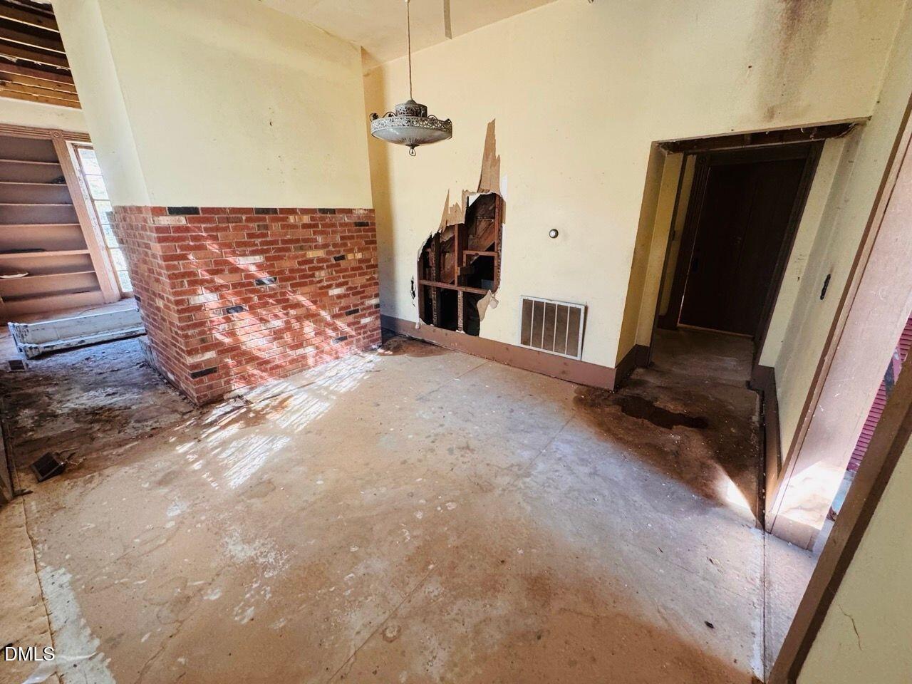 448 S Main Street Property Photo 17