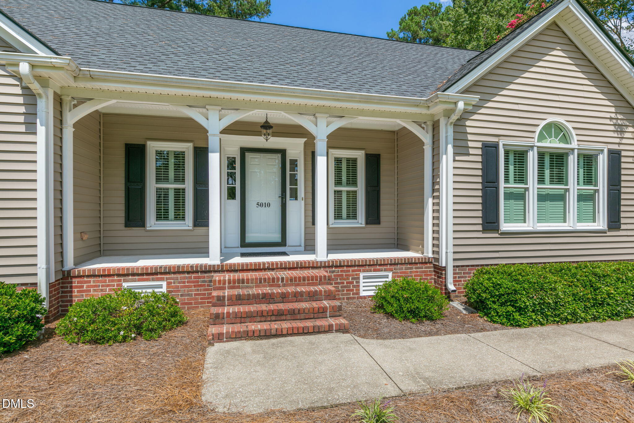 5010 Country Club Drive N Property Photo 4