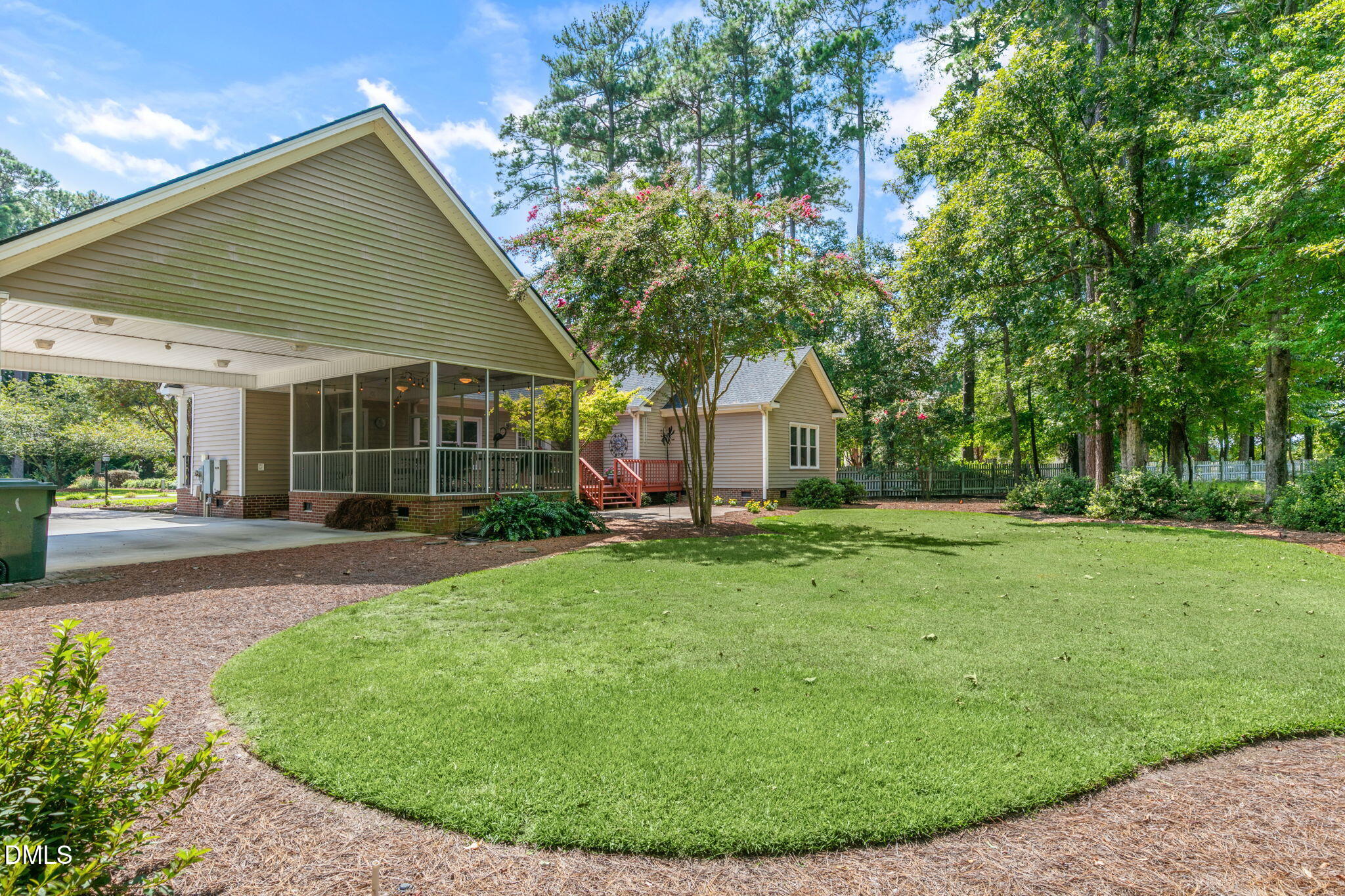 5010 Country Club Drive N Property Photo 5