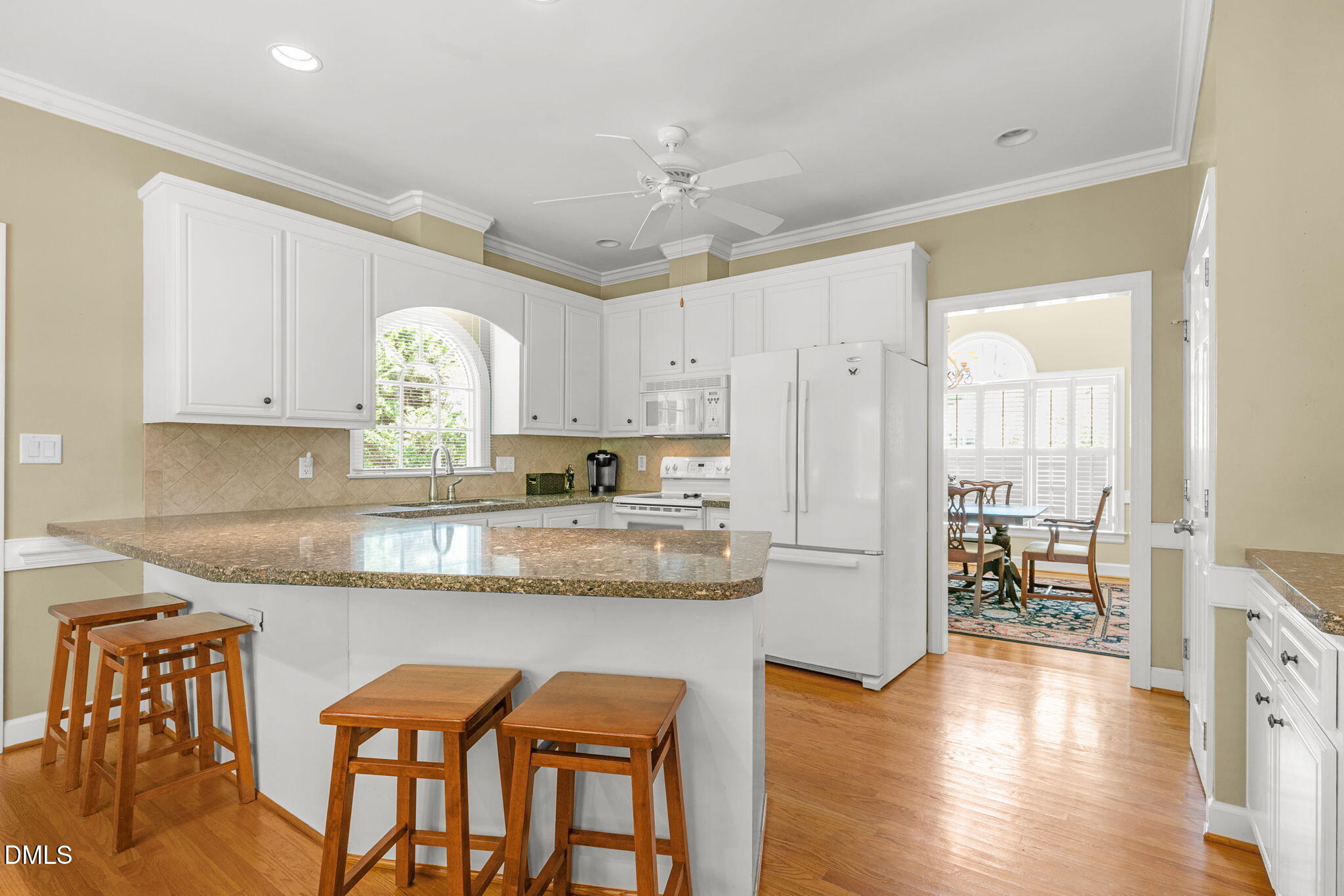 5010 Country Club Drive N Property Photo 10