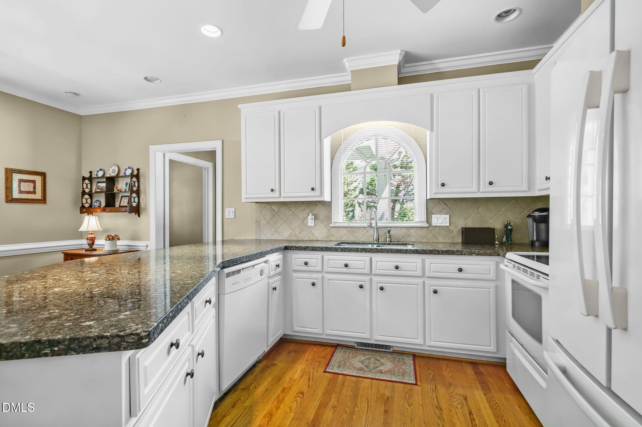 5010 Country Club Drive N Property Photo 14