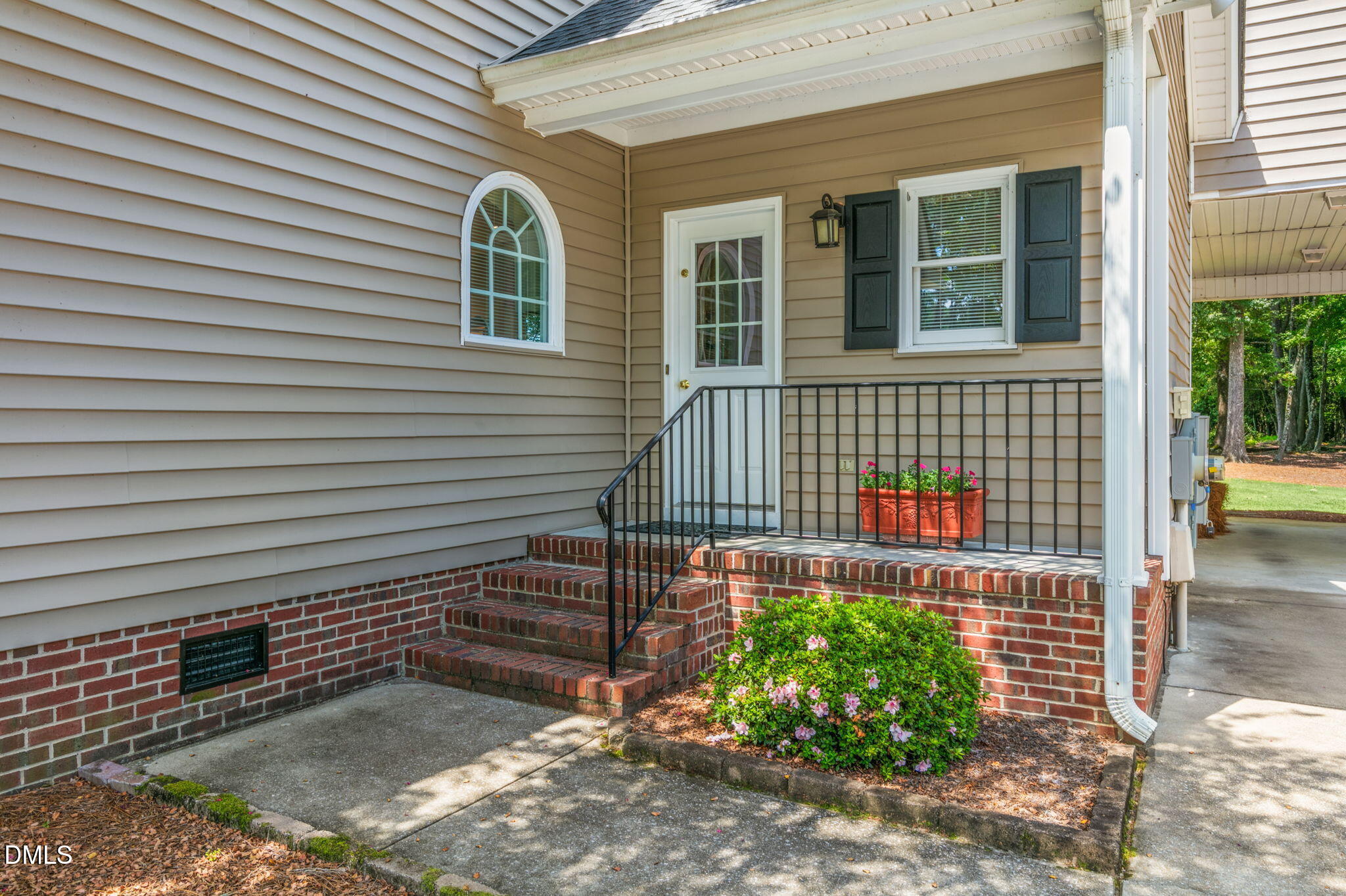 5010 Country Club Drive N Property Photo 38