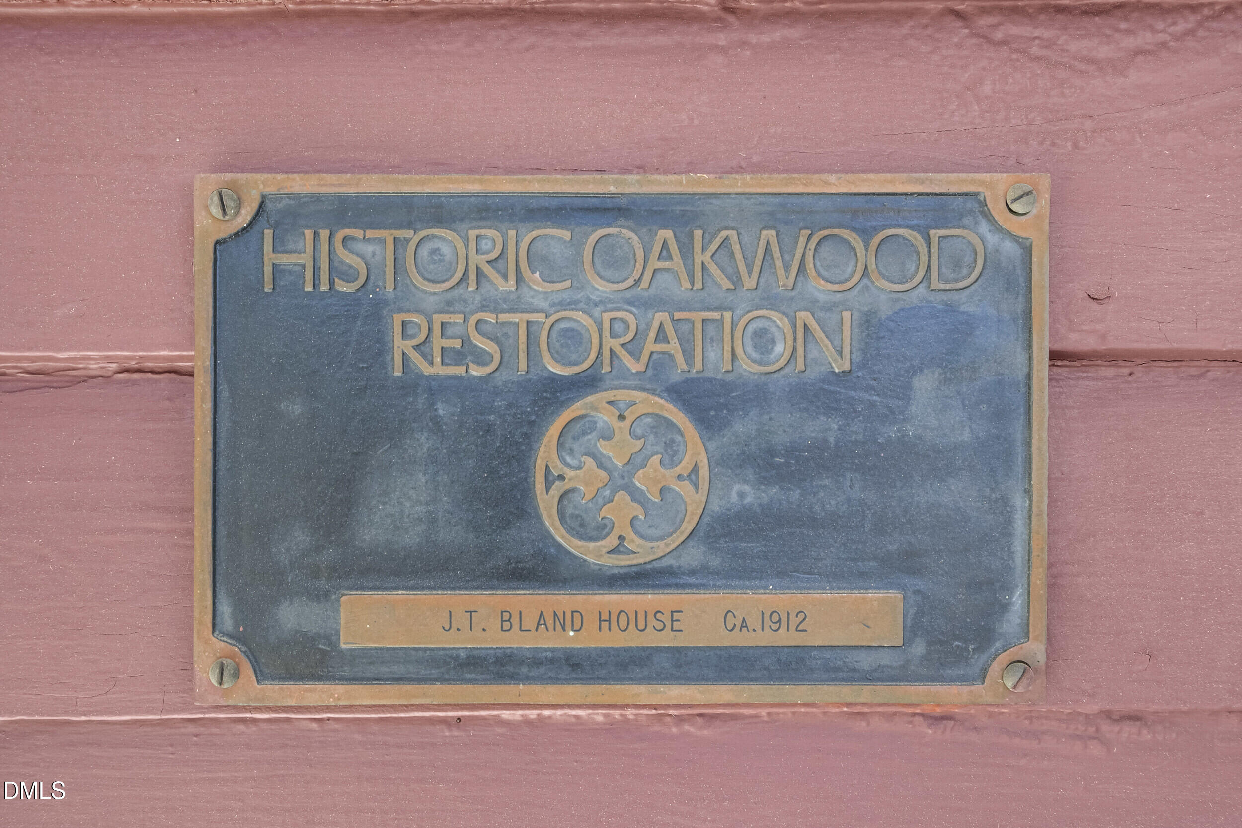 527 N East Street Property Photo 4