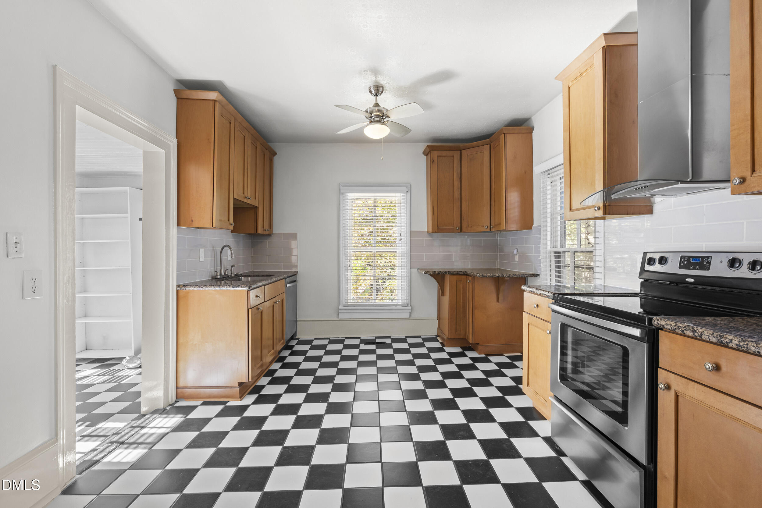 527 N East Street Property Photo 15