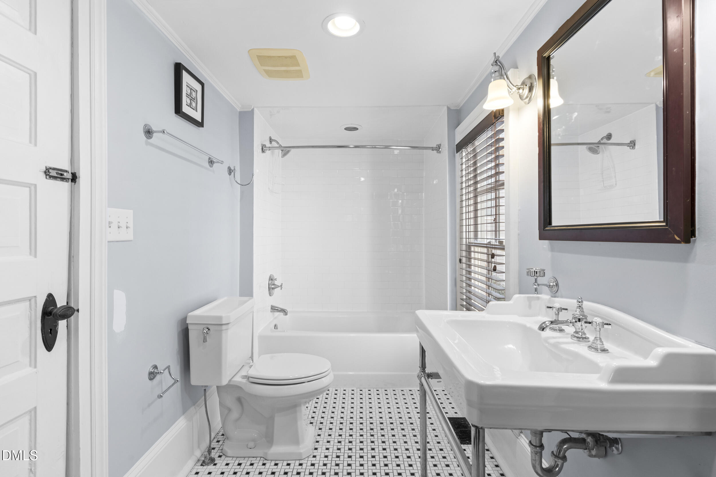 527 N East Street Property Photo 21