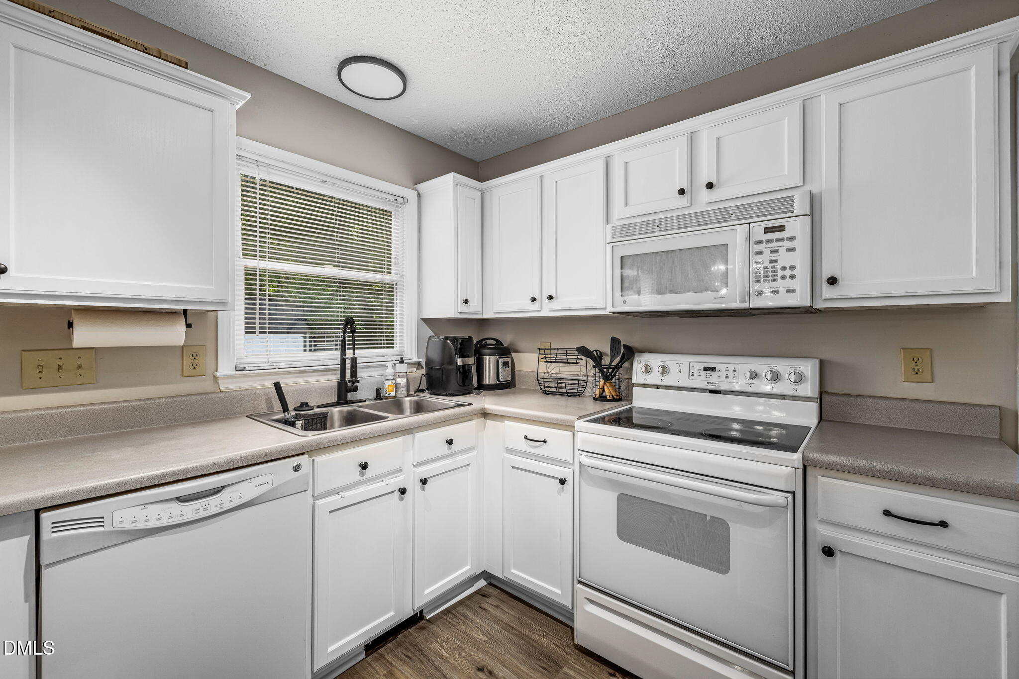 403 Chadbourne Drive Property Photo 12