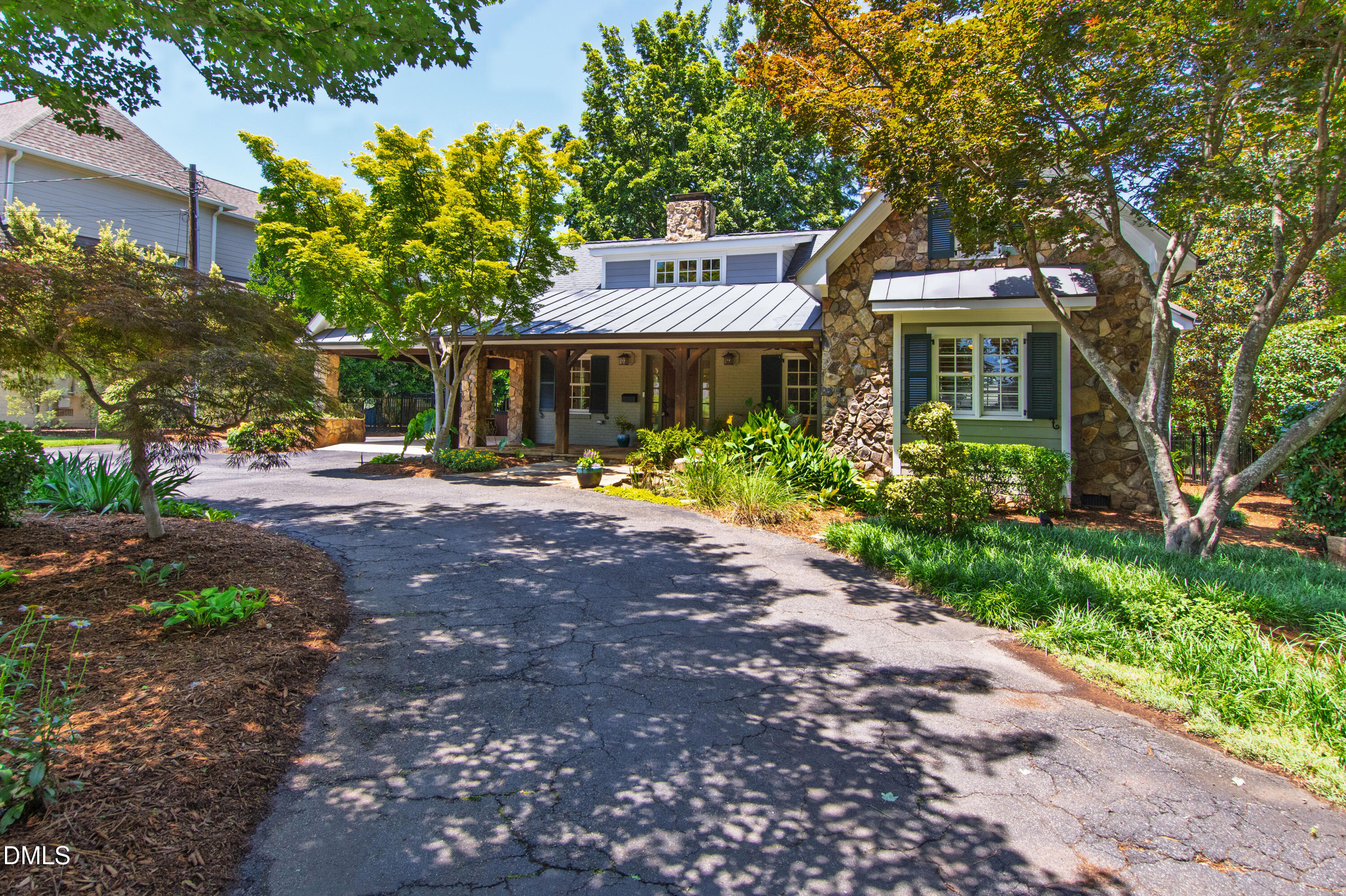 2707 Anderson Drive Property Photo 2