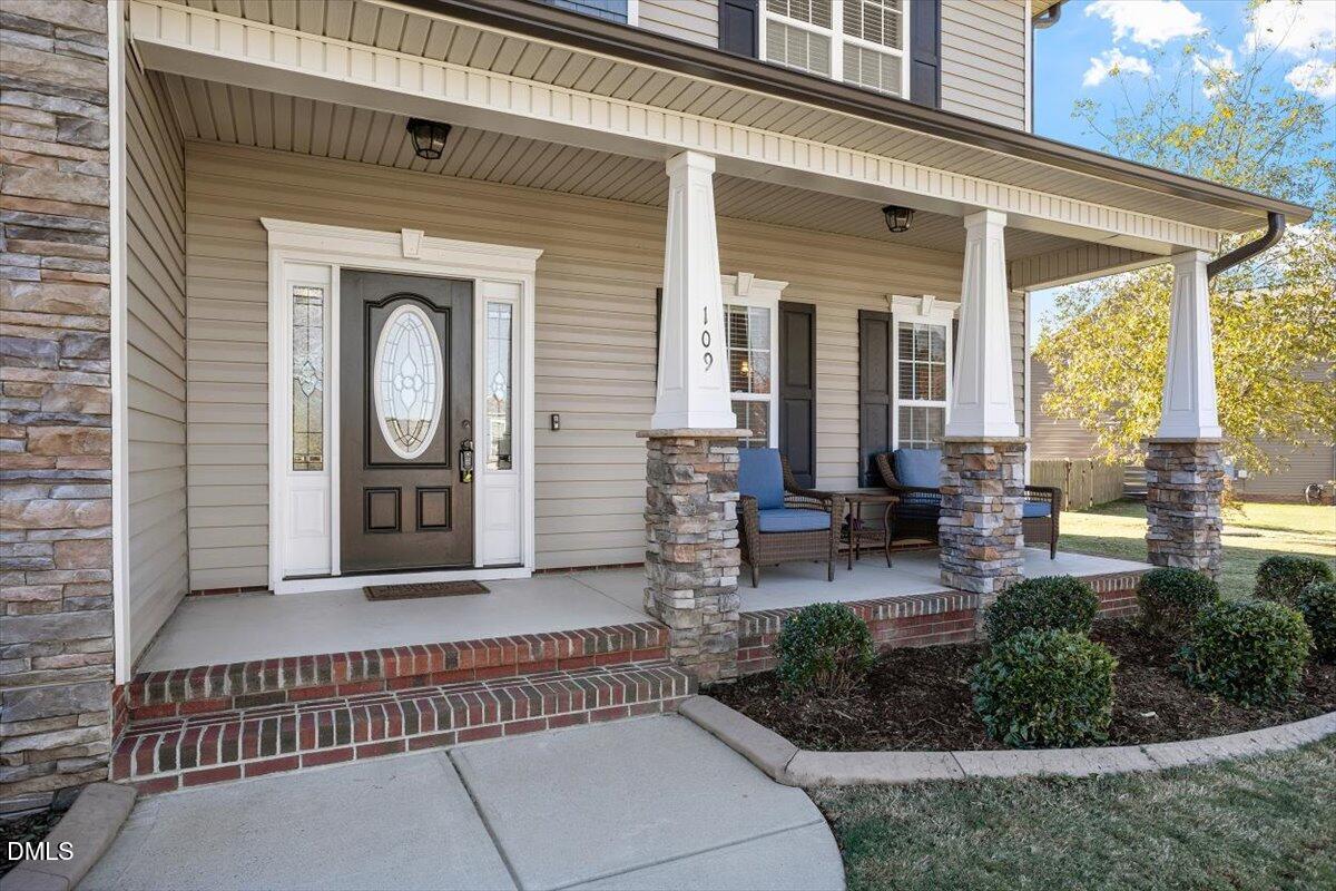 109 N Sunset Ridge Drive Property Photo 4