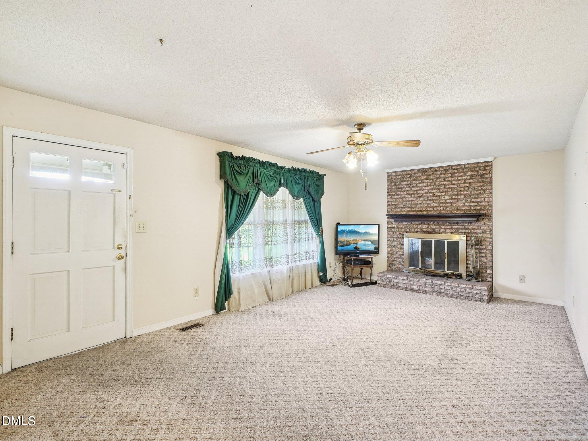 402 Birch Street Property Photo 4