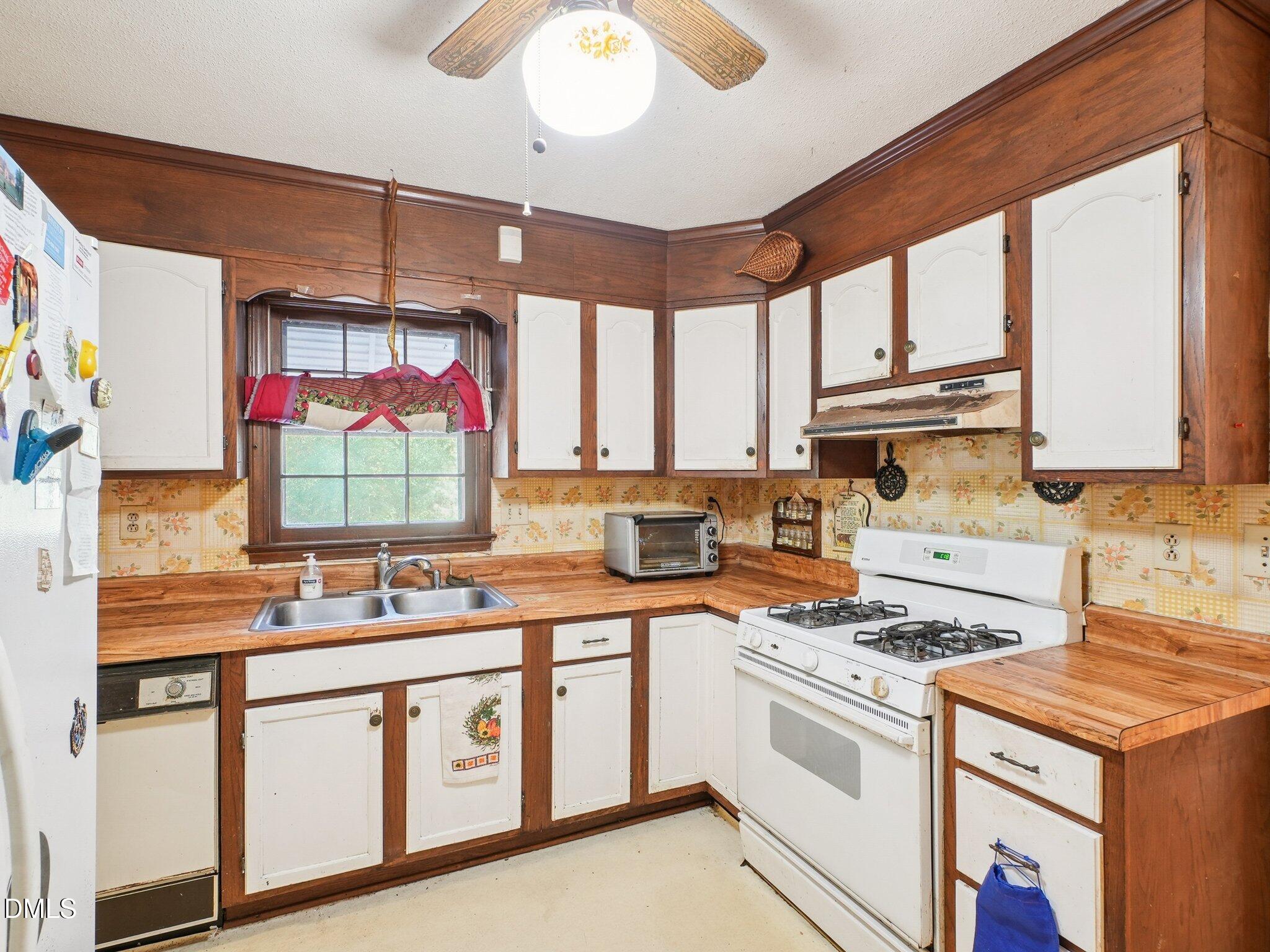 402 Birch Street Property Photo 11