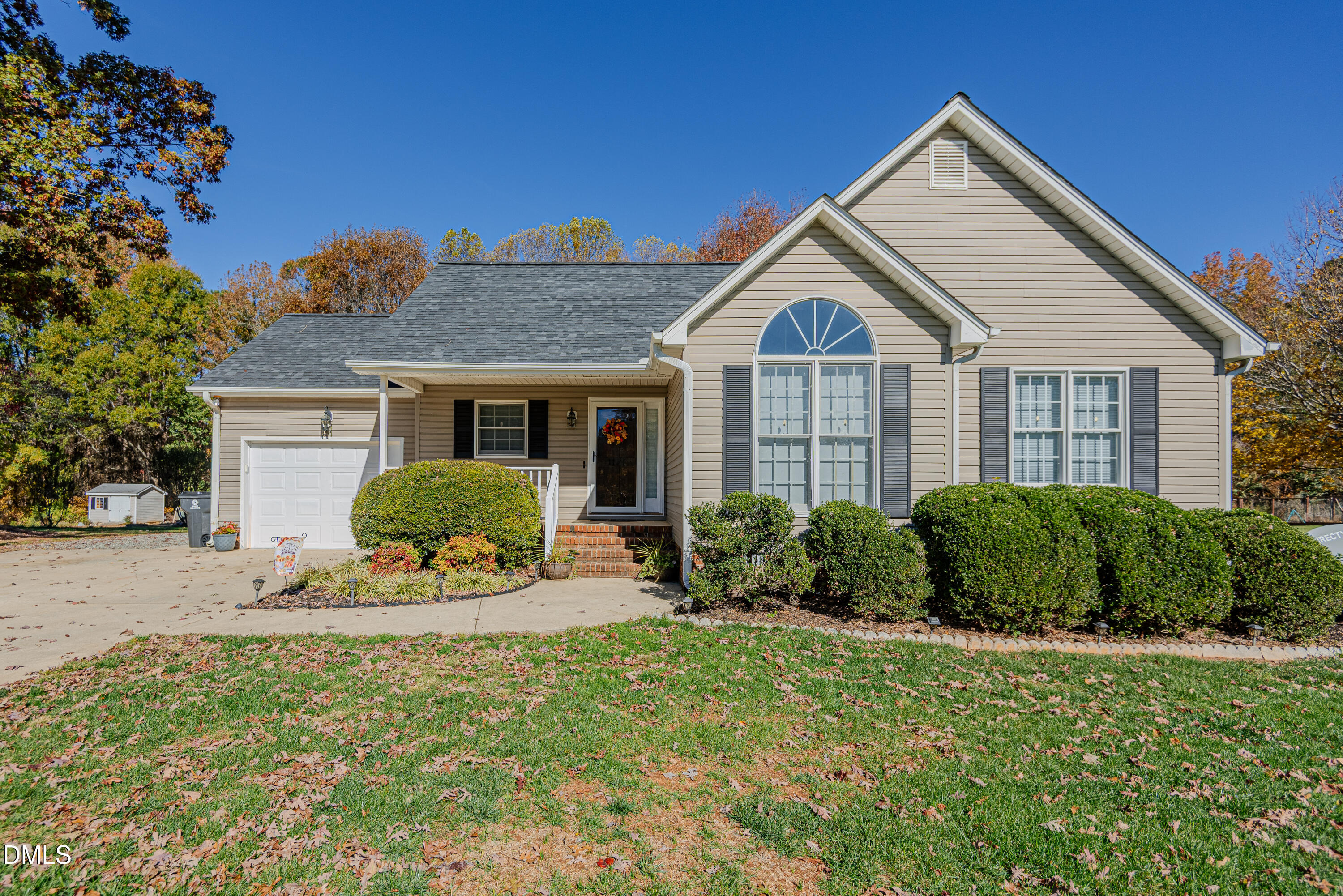 1121 Ravenwood Drive Property Photo 1