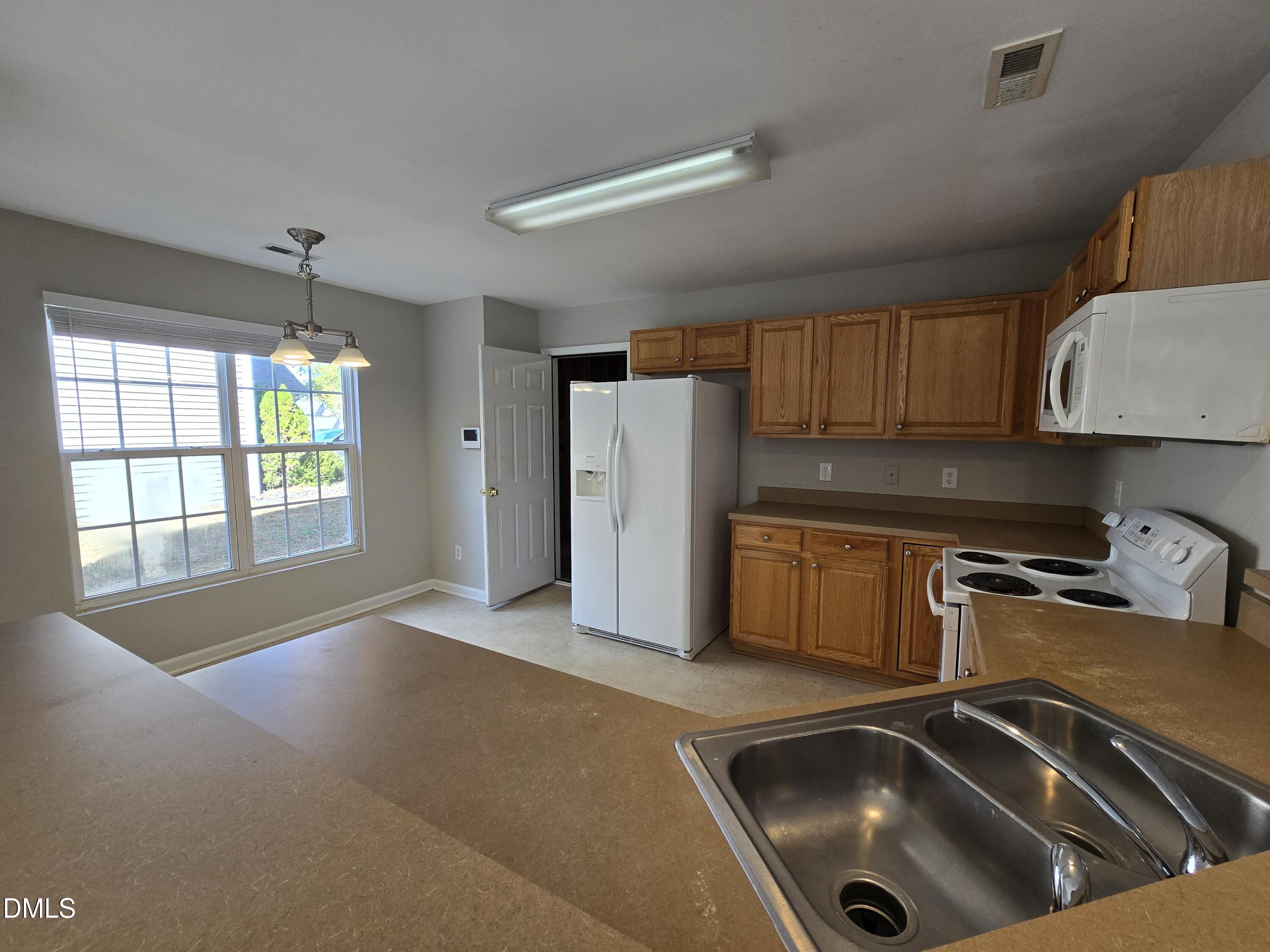 5030 Reservior Road Property Photo 9