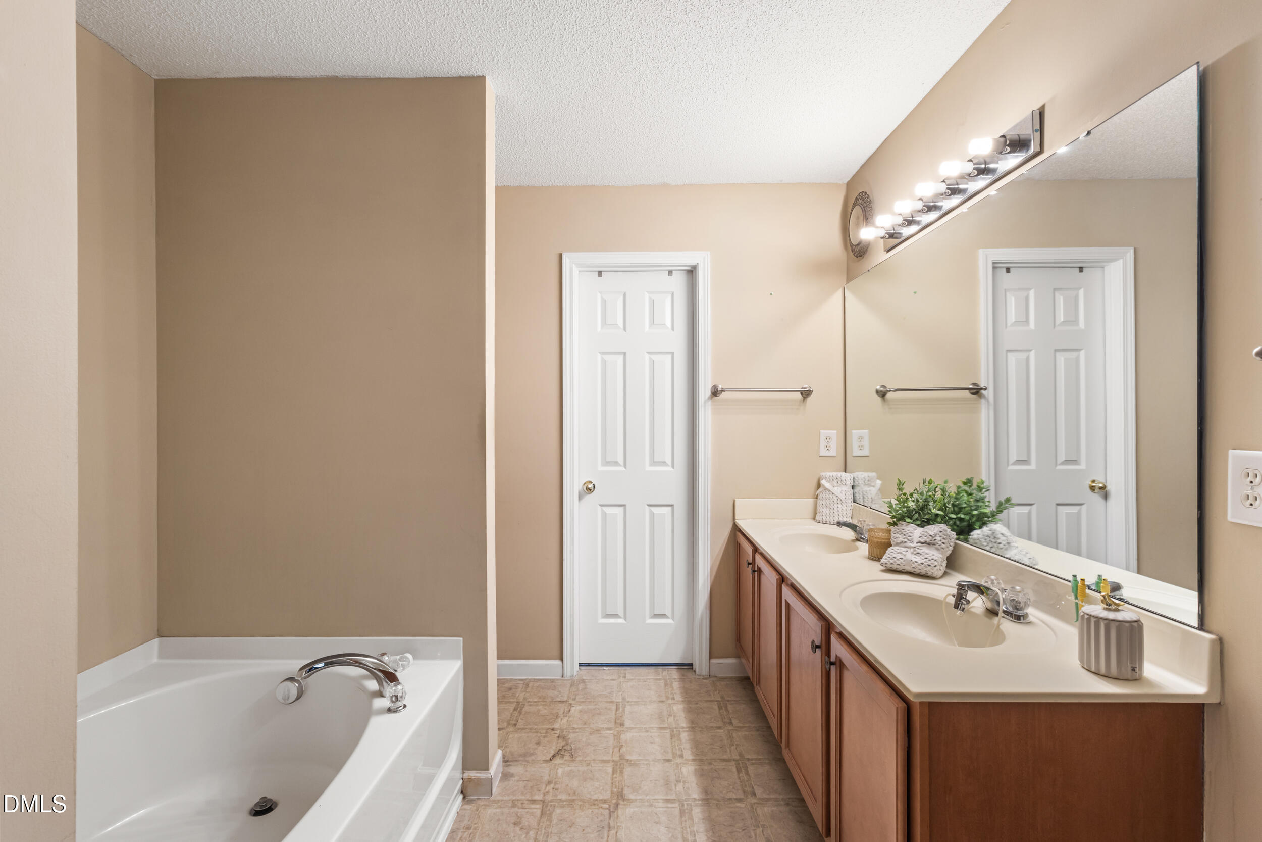 3748 Charleston Park Drive Property Photo 20
