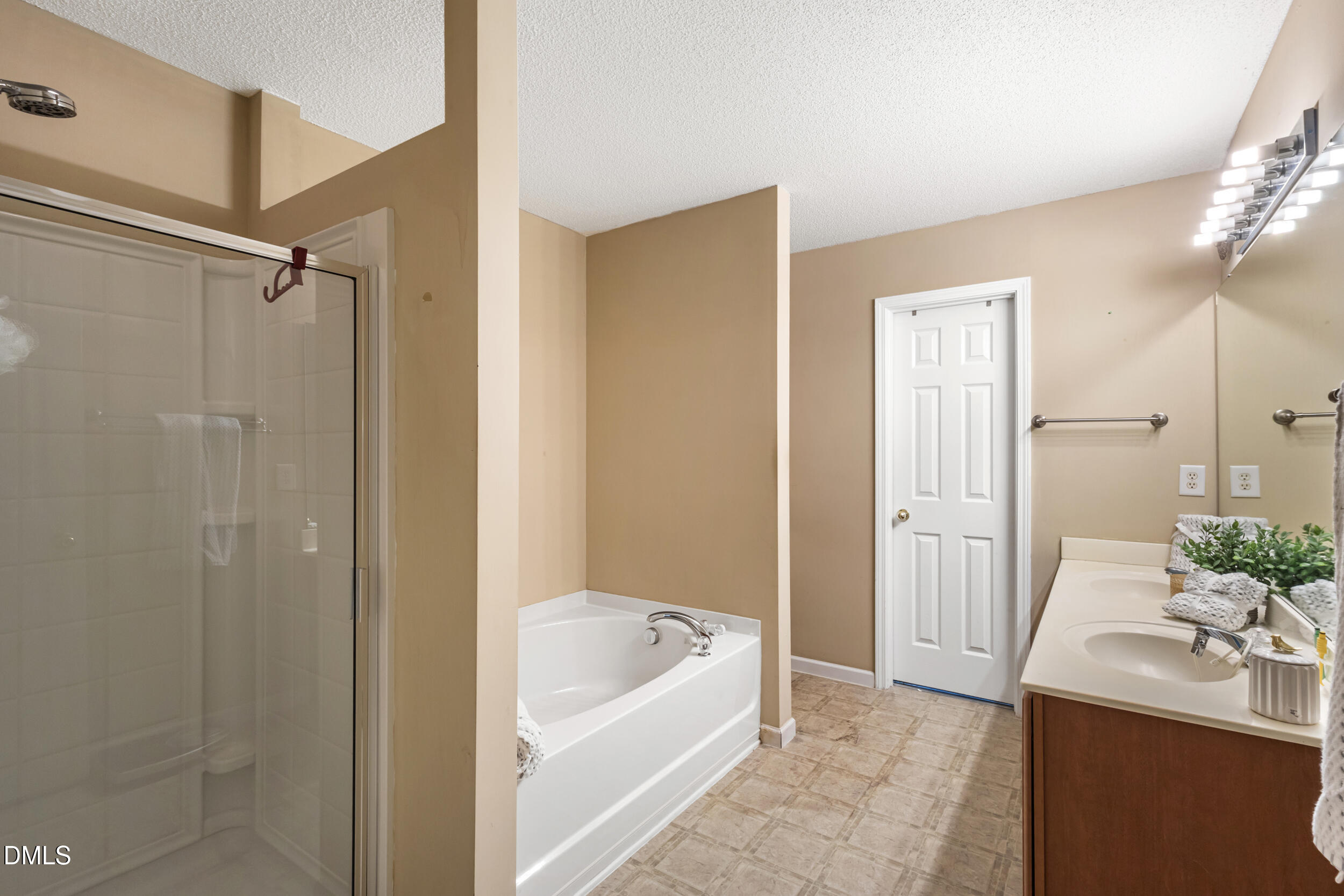 3748 Charleston Park Drive Property Photo 21