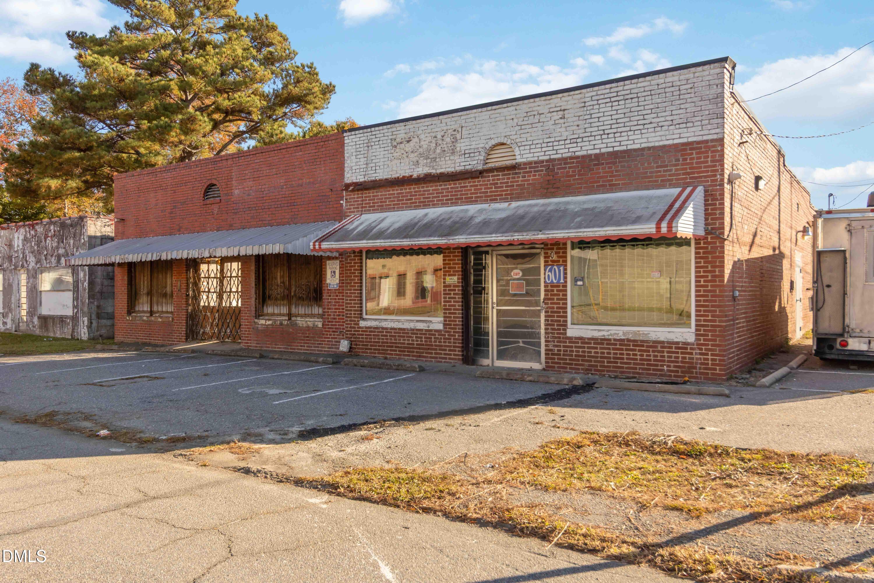 601-603 N Pine Street Property Photo 1