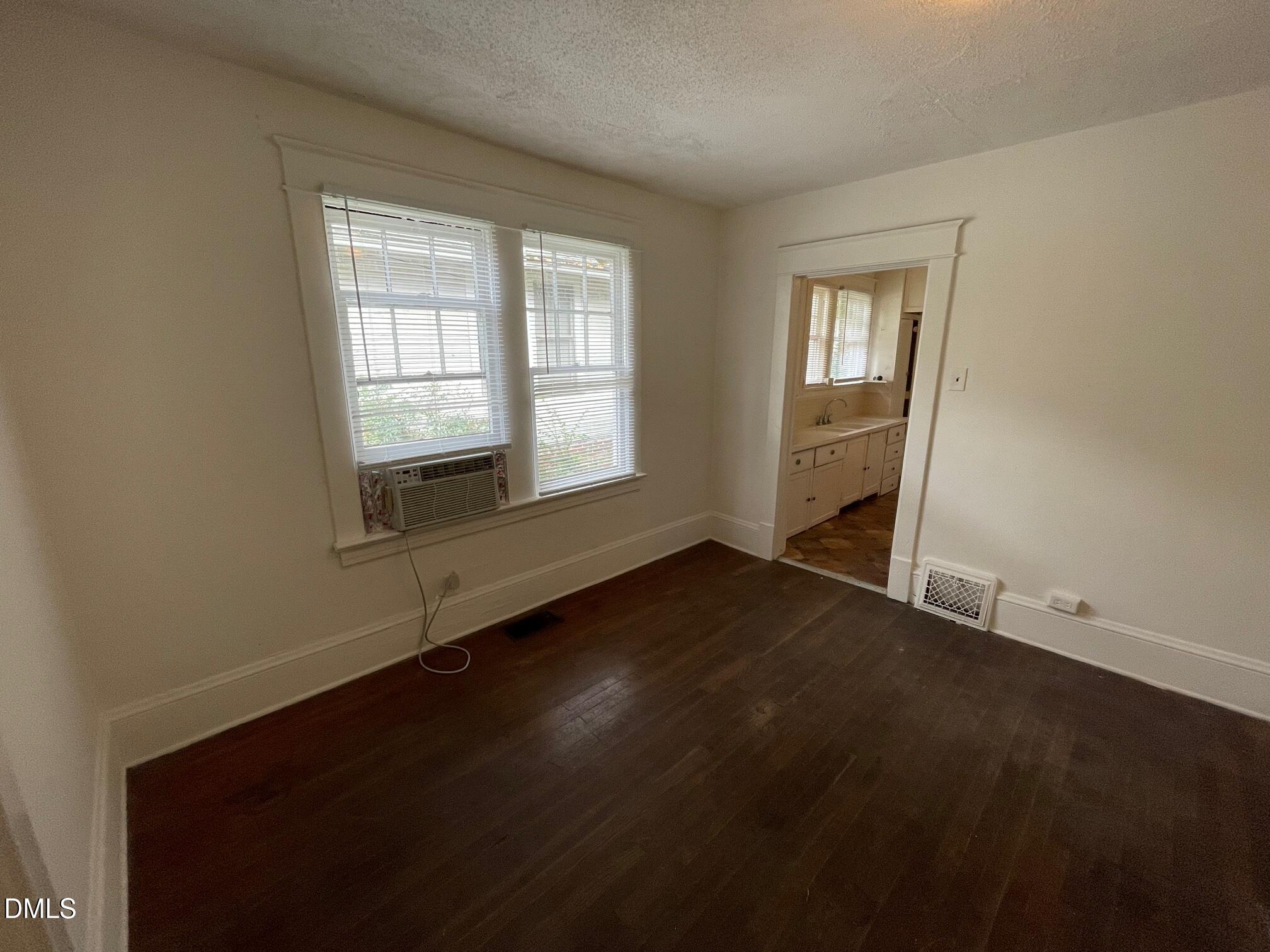 404 Chamberlain Street A Property Photo 5