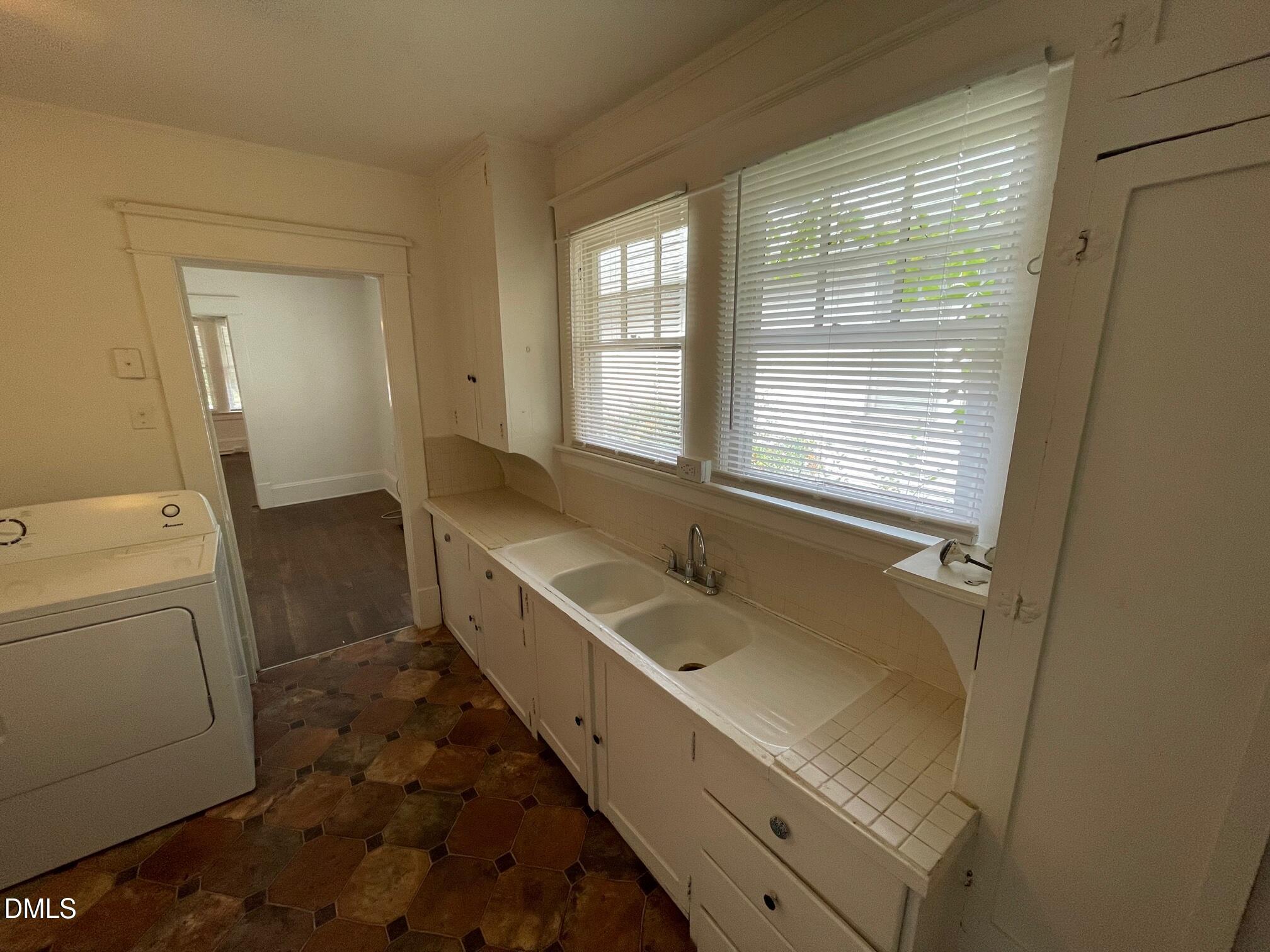 404 Chamberlain Street A Property Photo 6