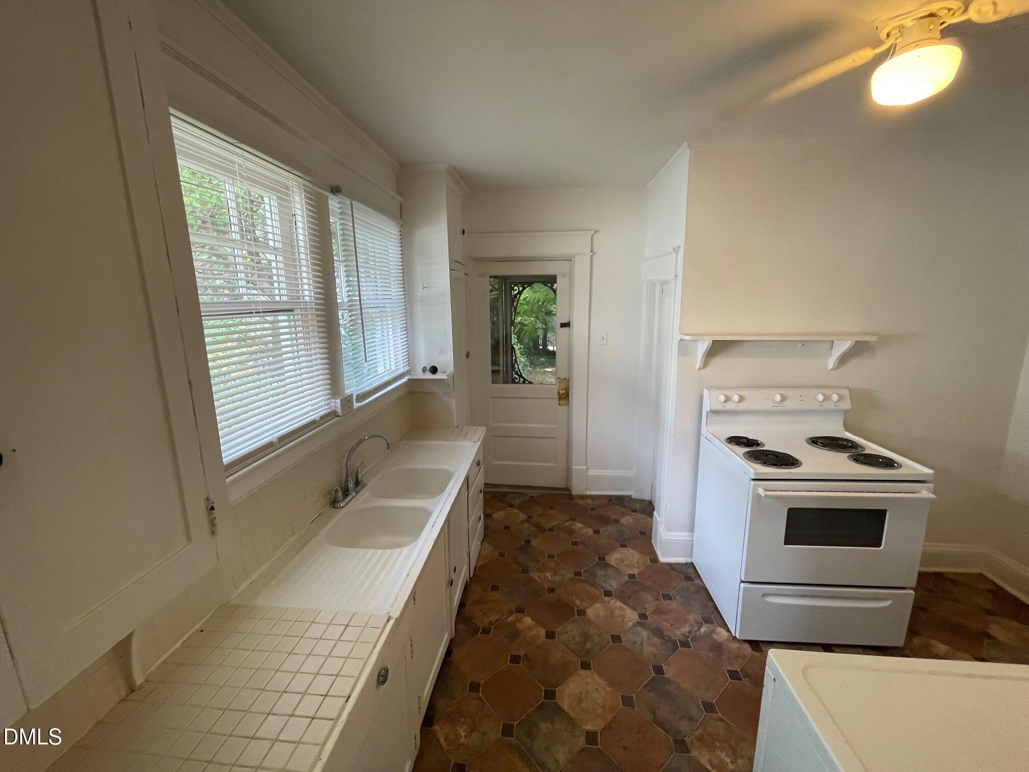 404 Chamberlain Street A Property Photo 8