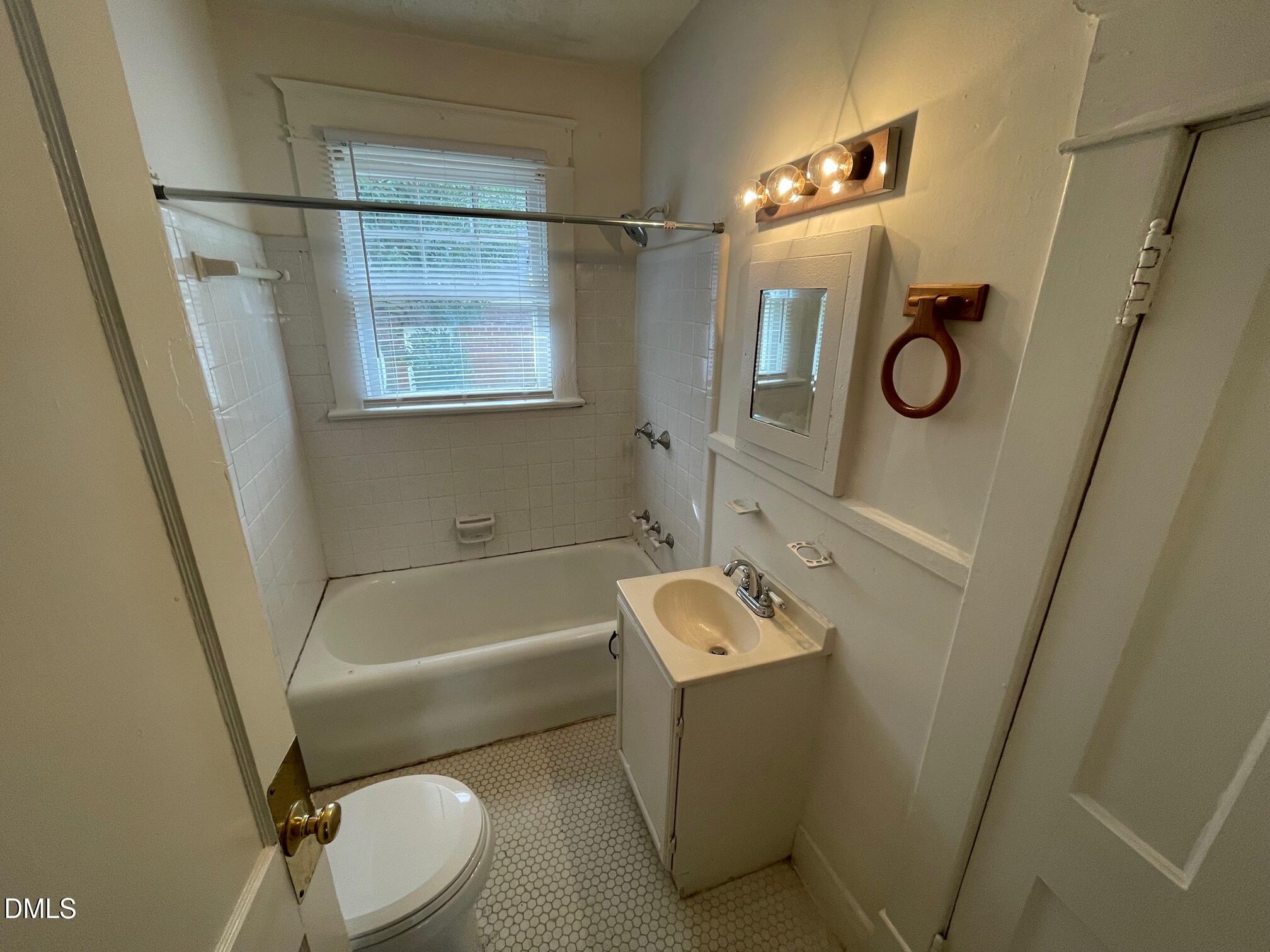 404 Chamberlain Street A Property Photo 12