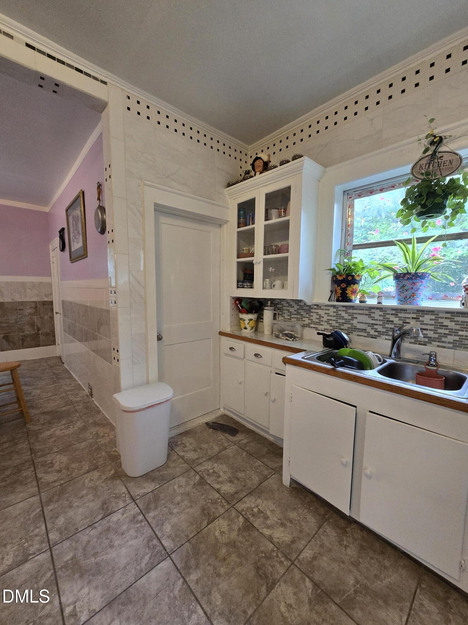 1014 N Independence Street Property Photo 8