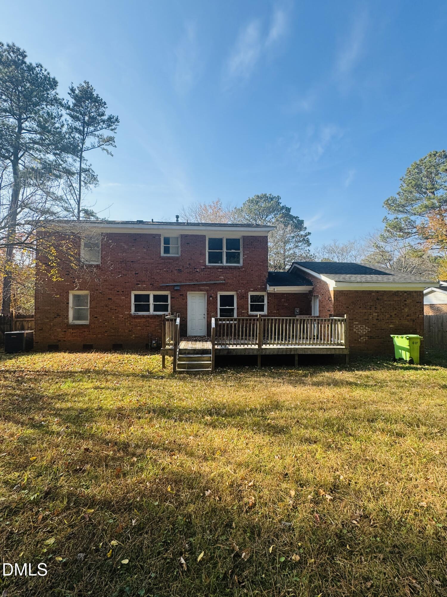 2513 Foxgate Drive Property Photo 3
