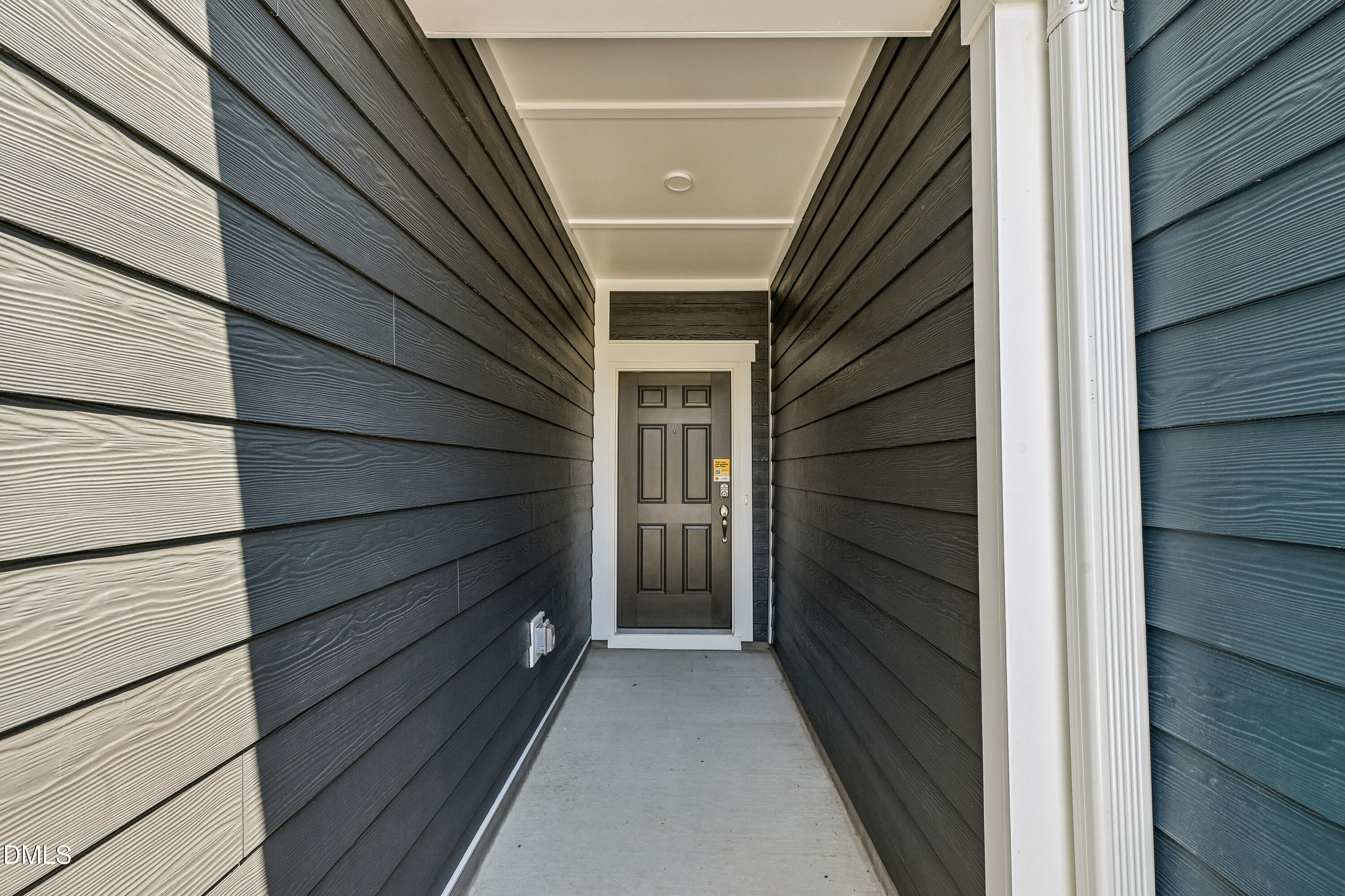 519 Sunset Lake Drive Property Photo 3