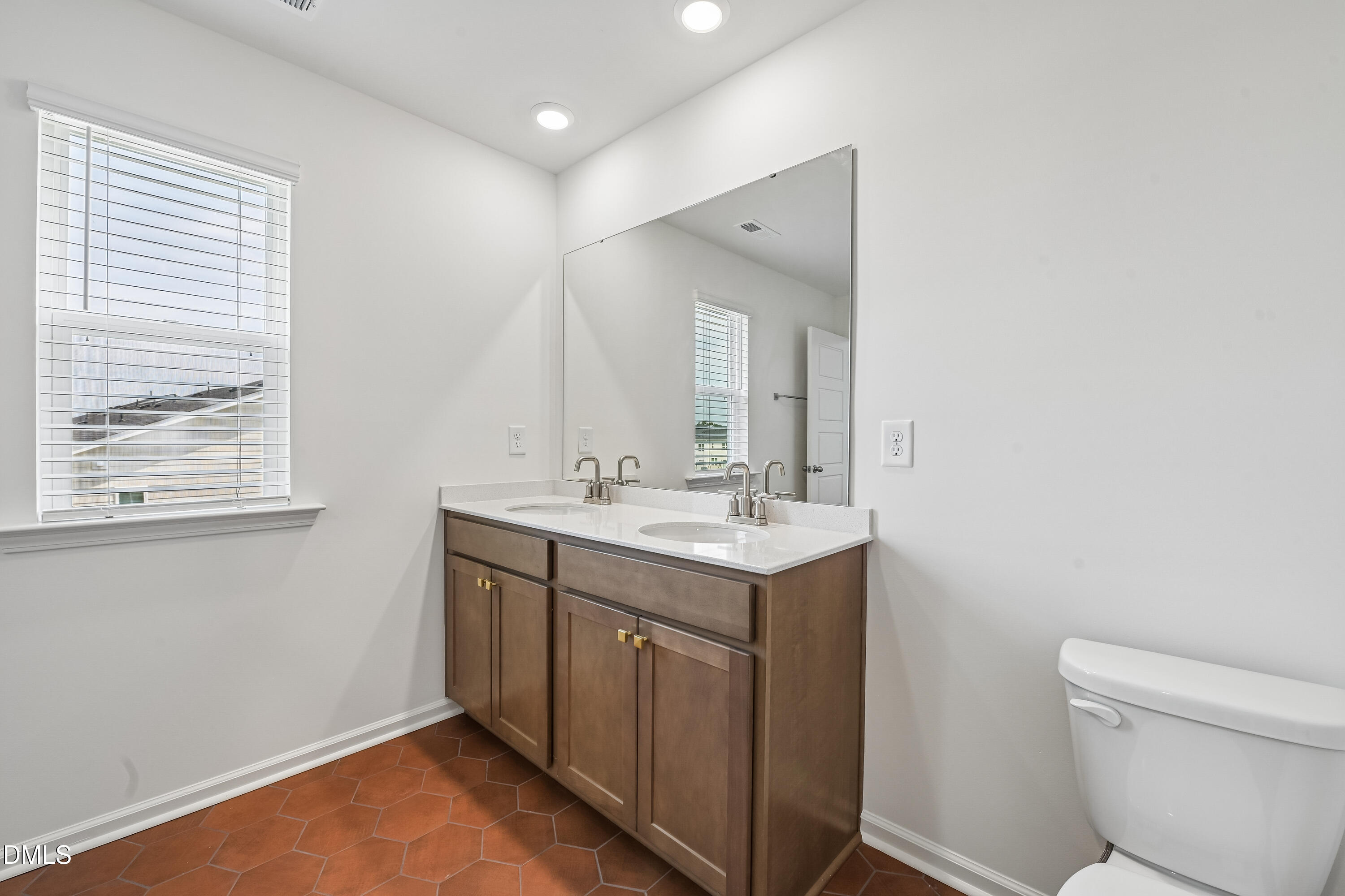 519 Sunset Lake Drive Property Photo 24