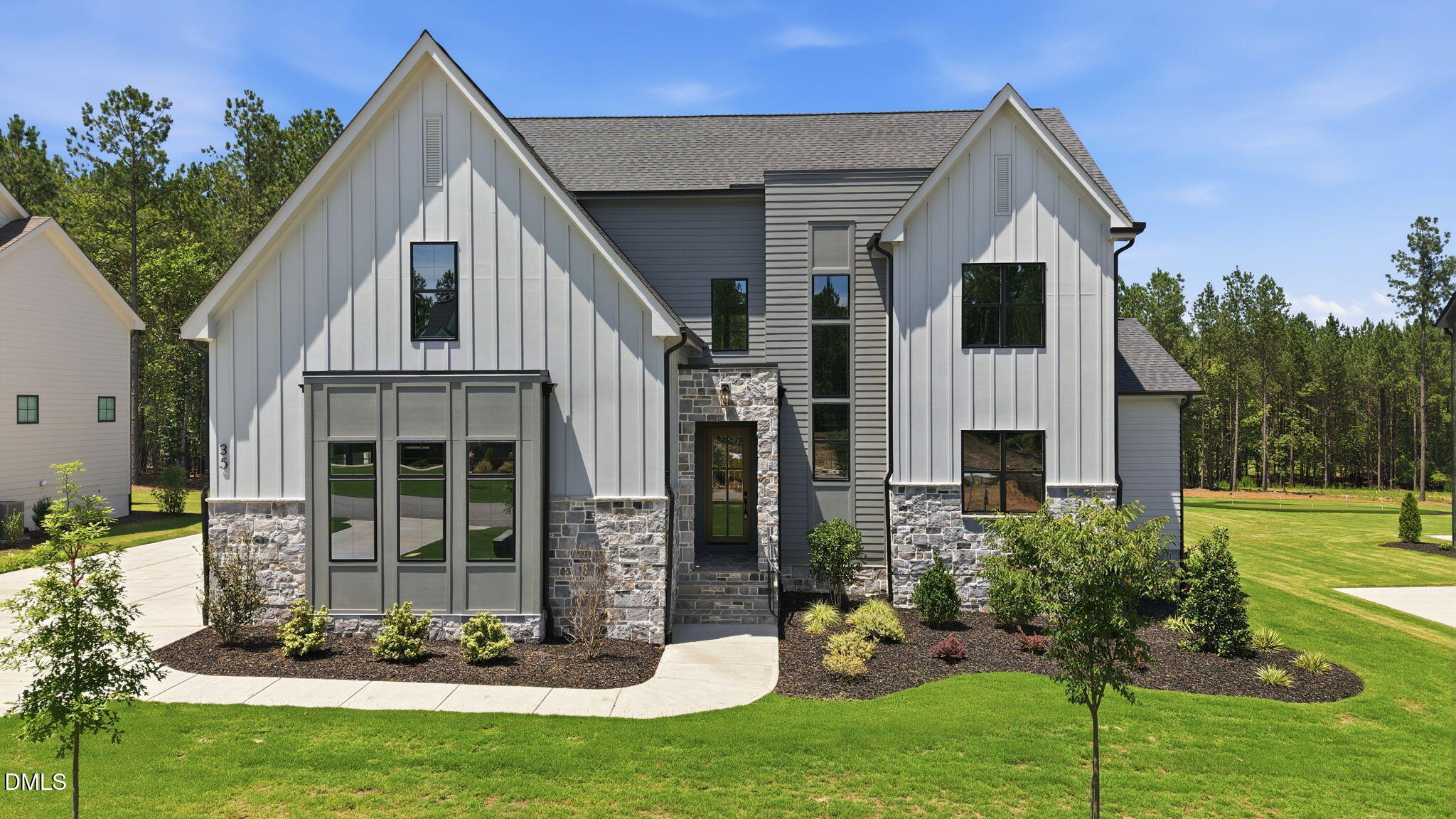 35 Chestnut Oak Drive Property Photo 1