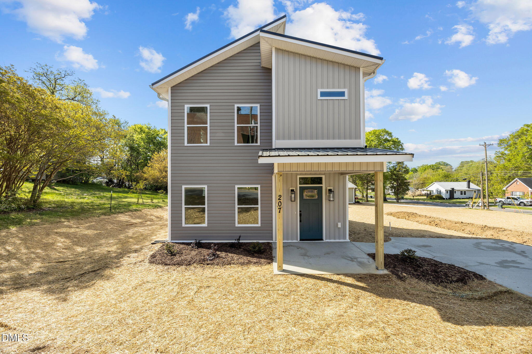 207 E Parker Street Property Photo 4