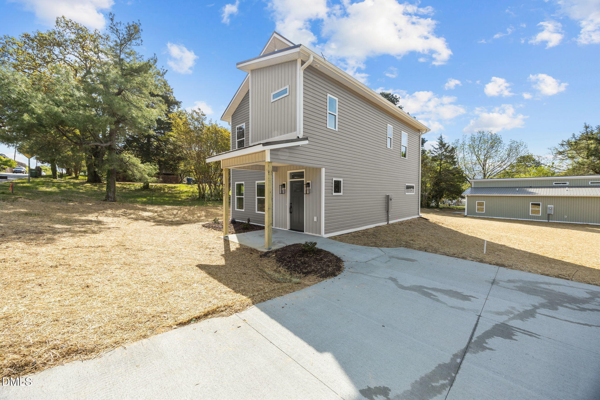 207 E Parker Street Property Photo 6