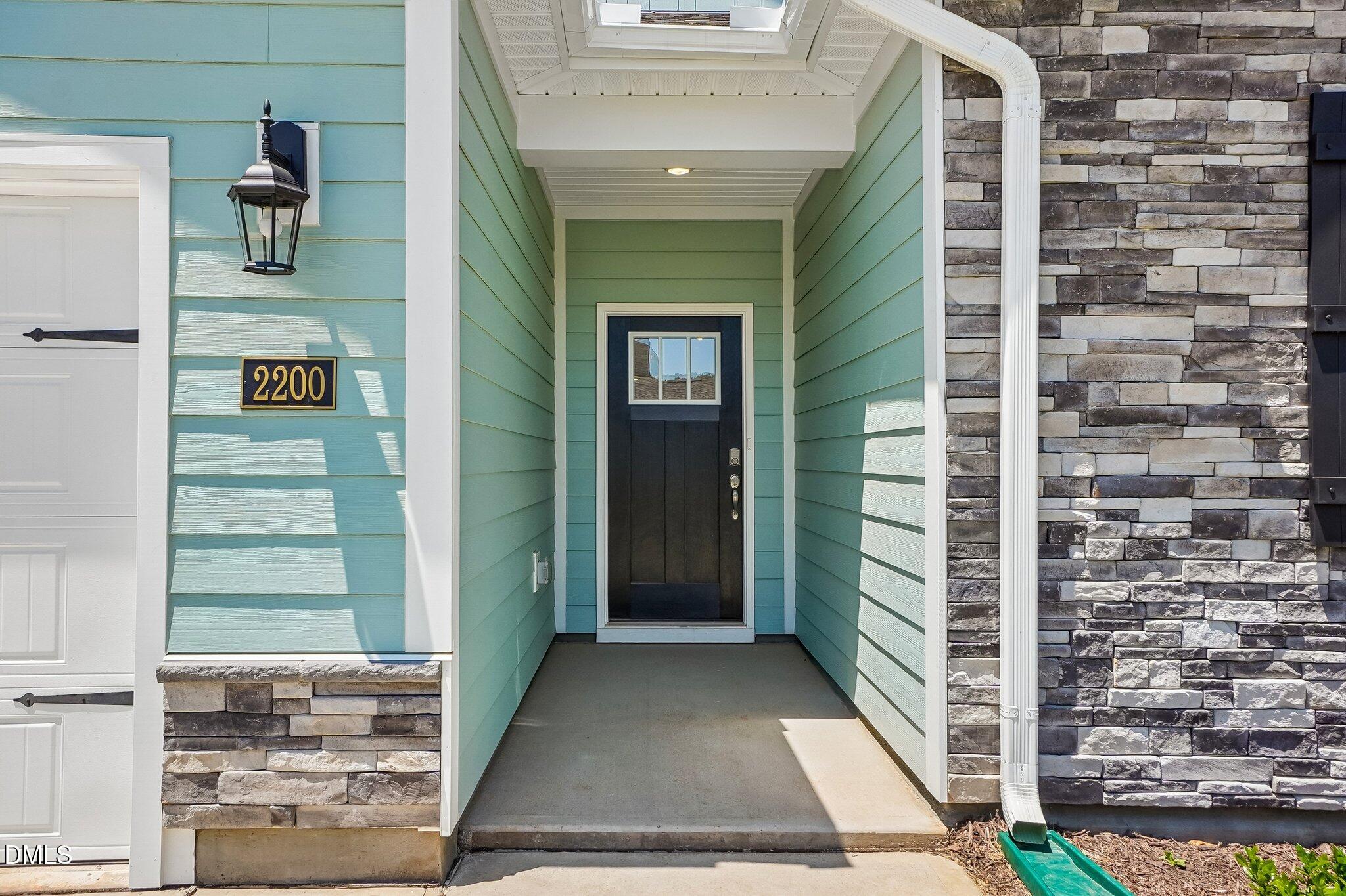 2200 Warbler Drive Property Photo 4