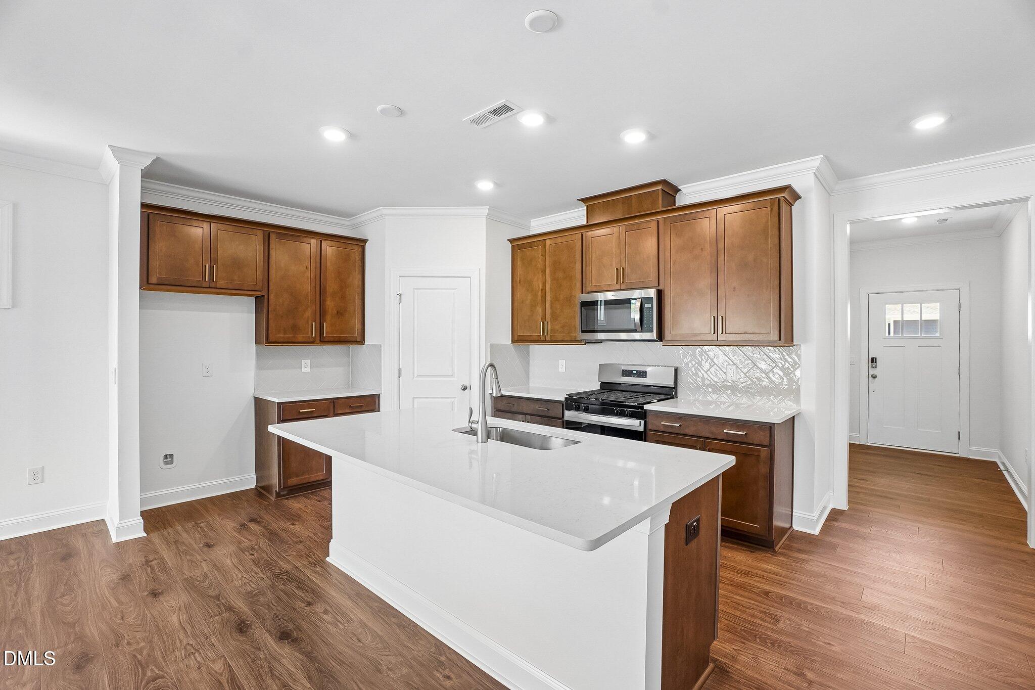 2200 Warbler Drive Property Photo 12